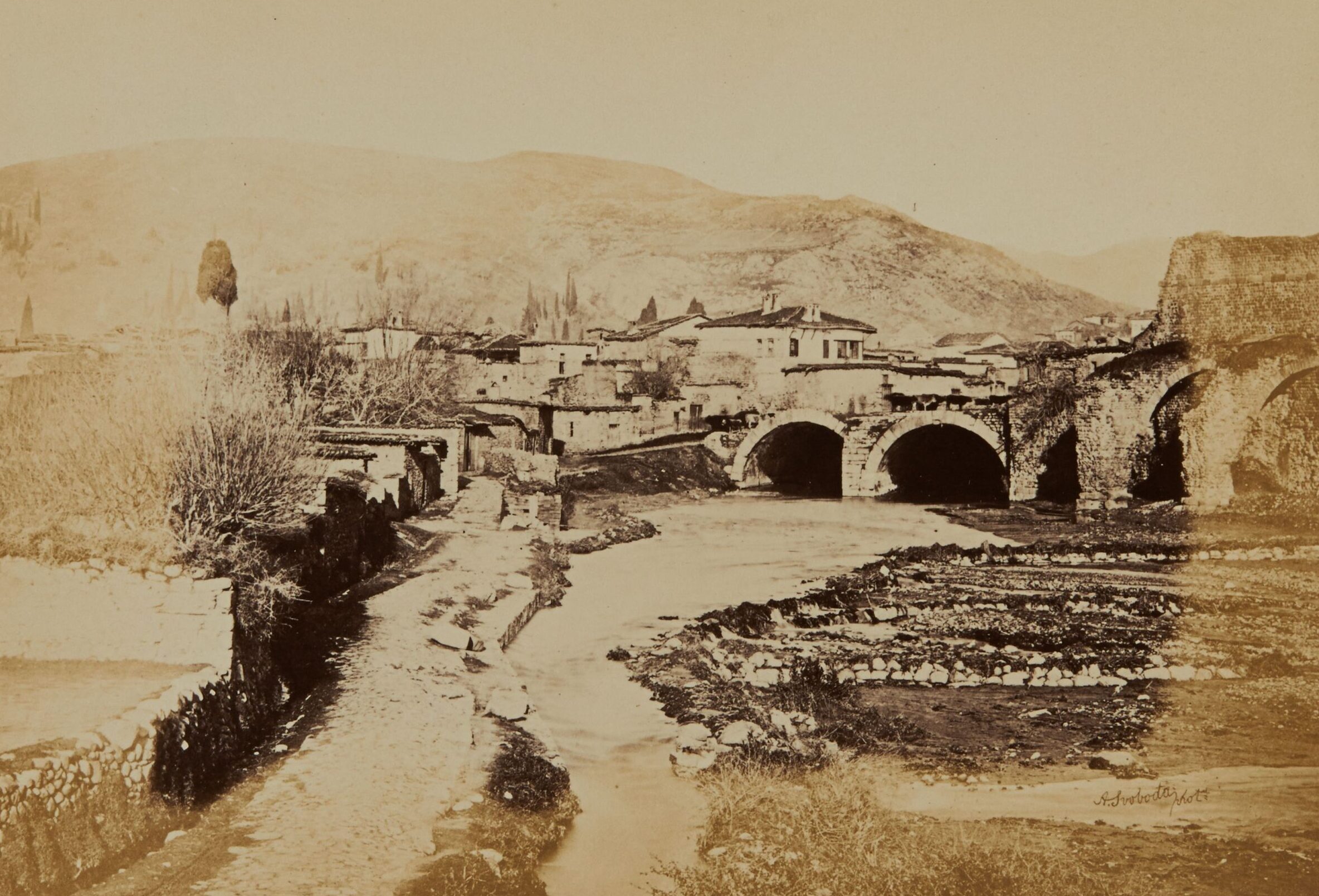 Selinus Irmağı Tünelleri ve Kızıl Avlu