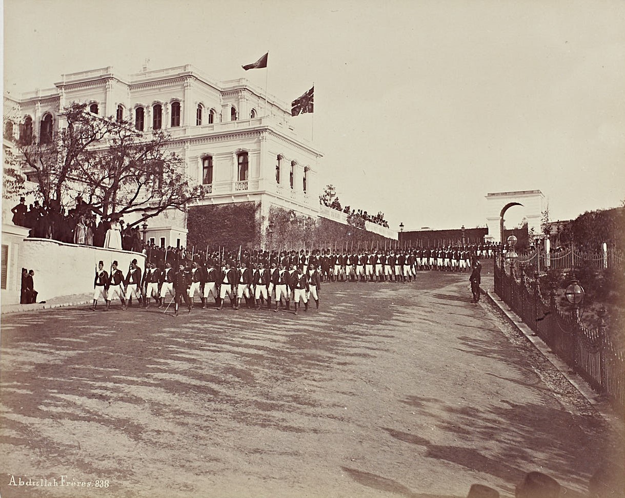 Alman İmparatoru II.Wilhelm’in 1898’de İstanbul’u ziyaretinde Yıldız Sarayı’nda icra oluna resm-i geçit