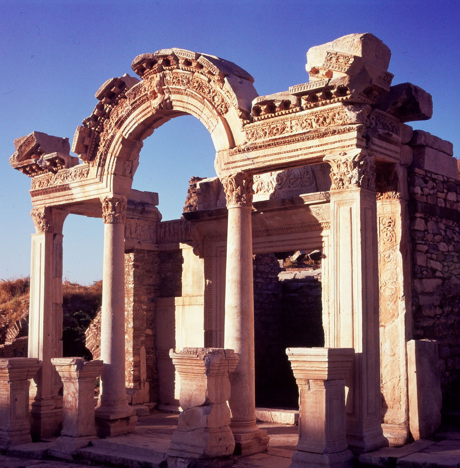 Efes Hadrian Tapınağı