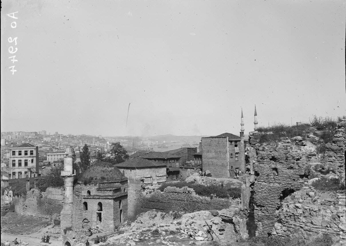 Yavaşça Şahin Mescidi ve Çevresi