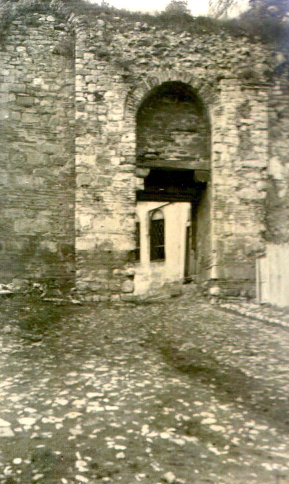Eğri Kapı