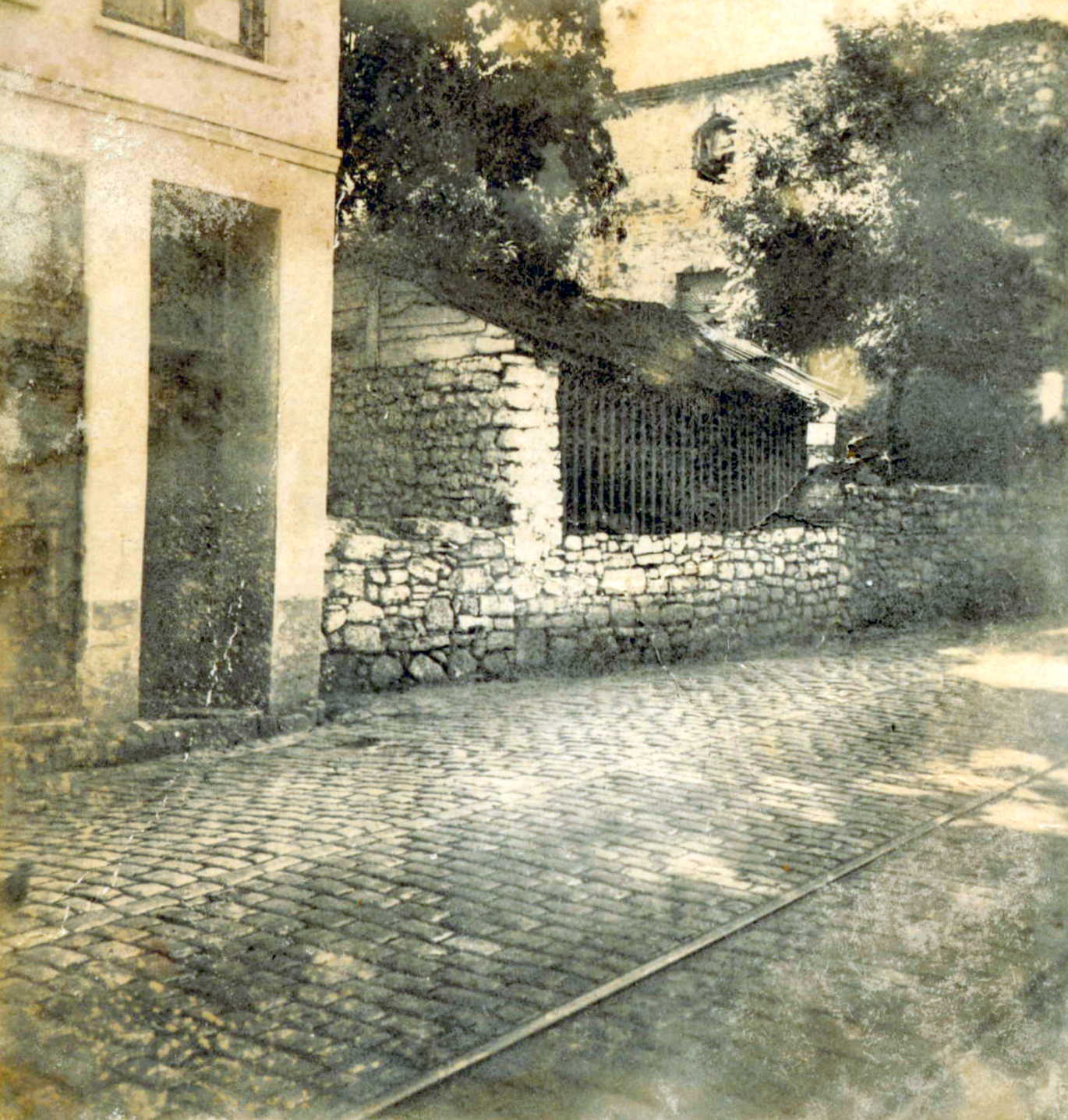 Ekmekçibaşı Muhyiddin Efendi Kabri