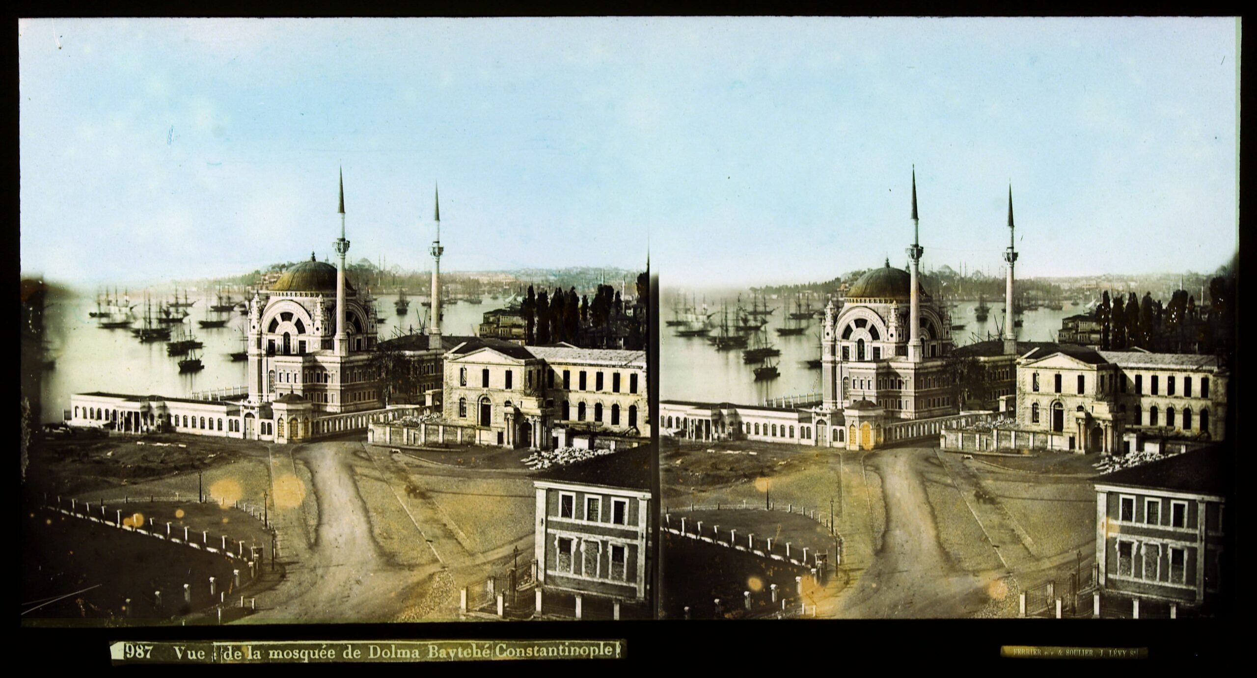Dolmabahçe Camii ve Dolmabahçe Saray Tiyatrosu