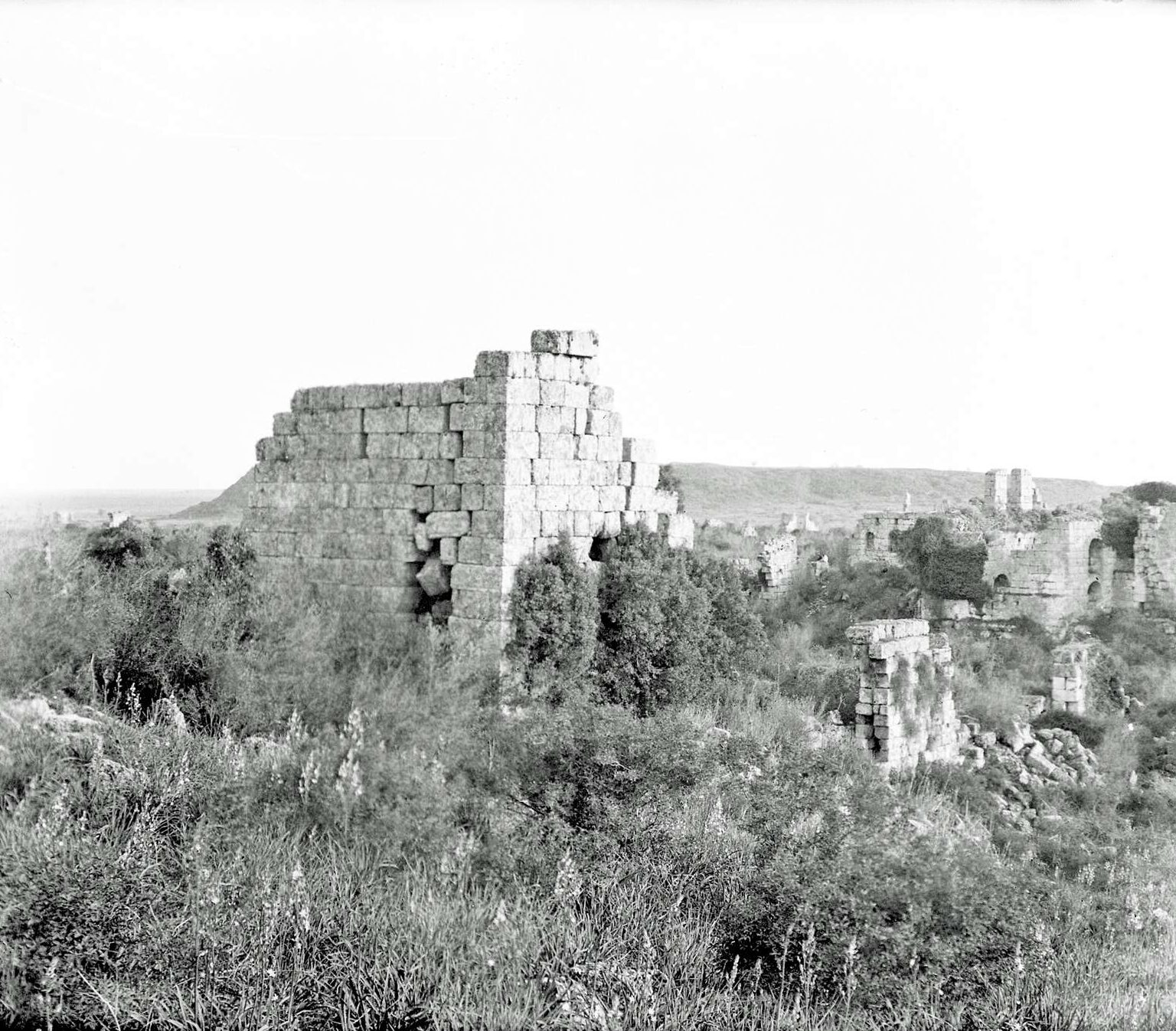 Perge Akropolis’ten Güneydoğuya Bakış