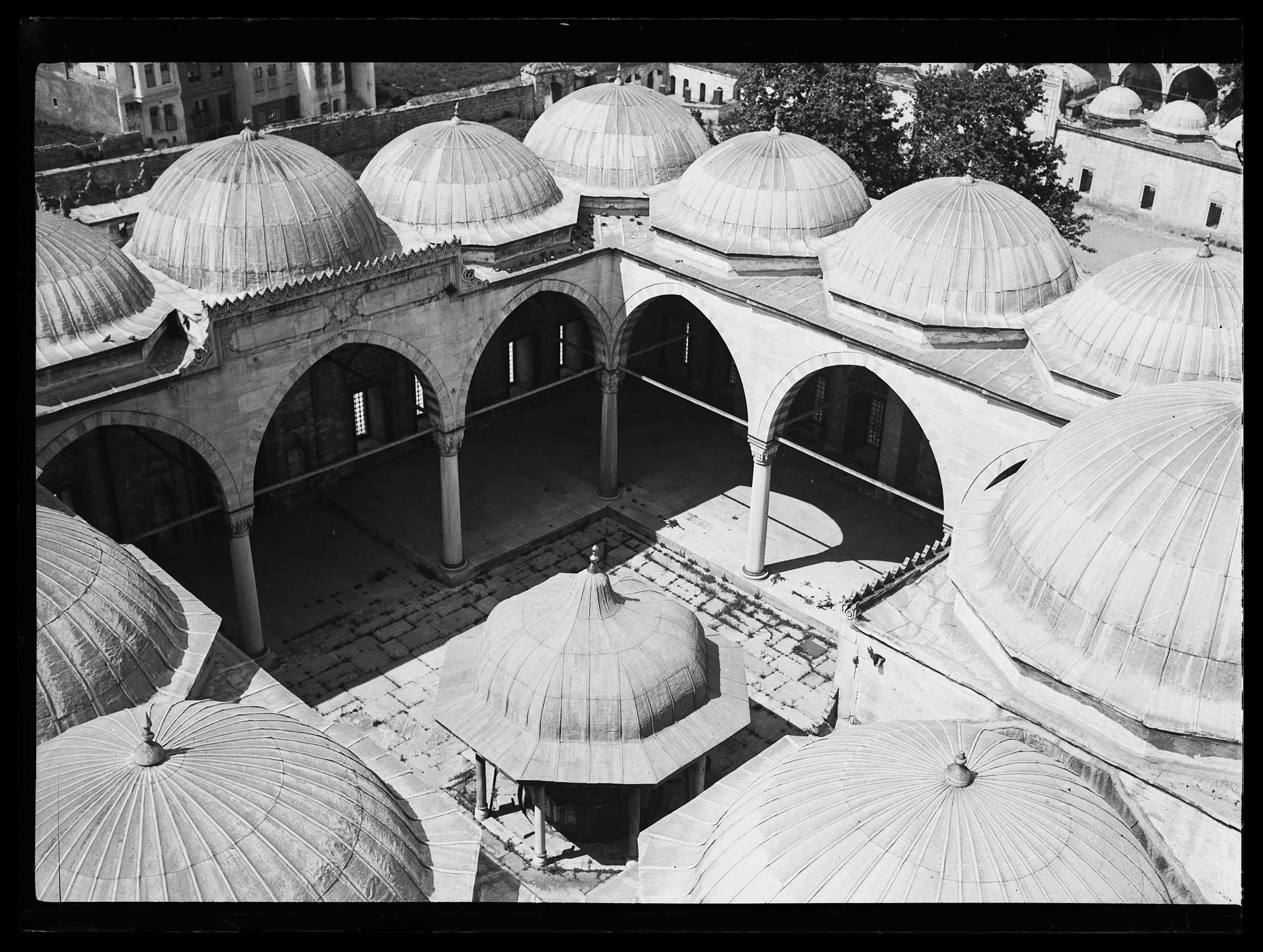 Minareden Şehzade Camii Avlusu