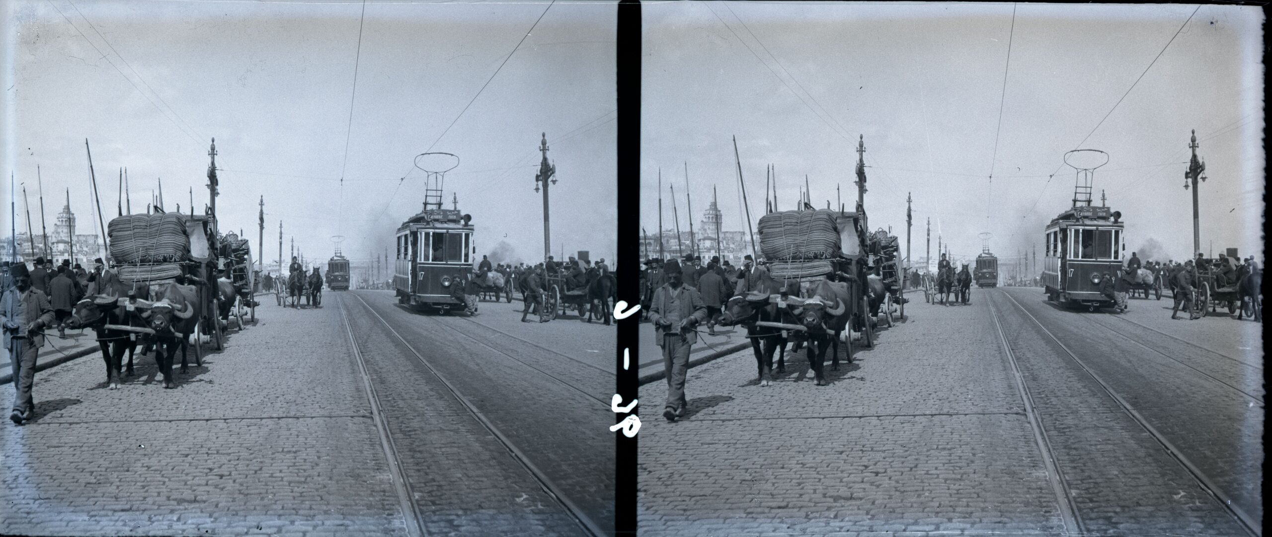 Tramvaya Asılan Çocuklar