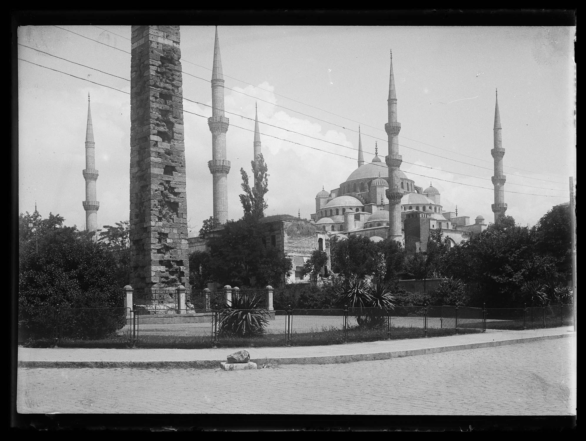 Örme Dikilitaş ve Sultanahmet Camii