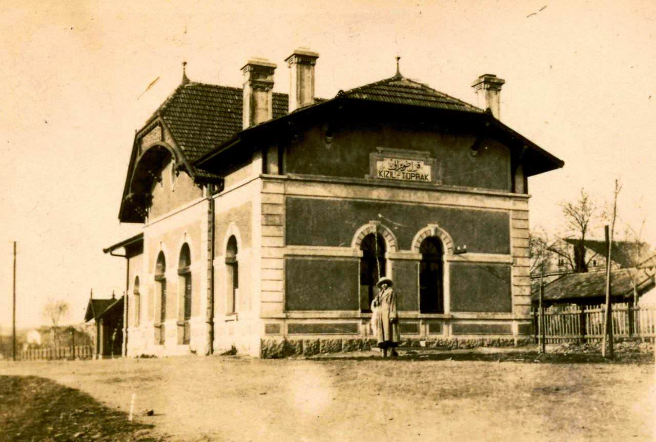 Kızıltoprak Tren İstasyonu