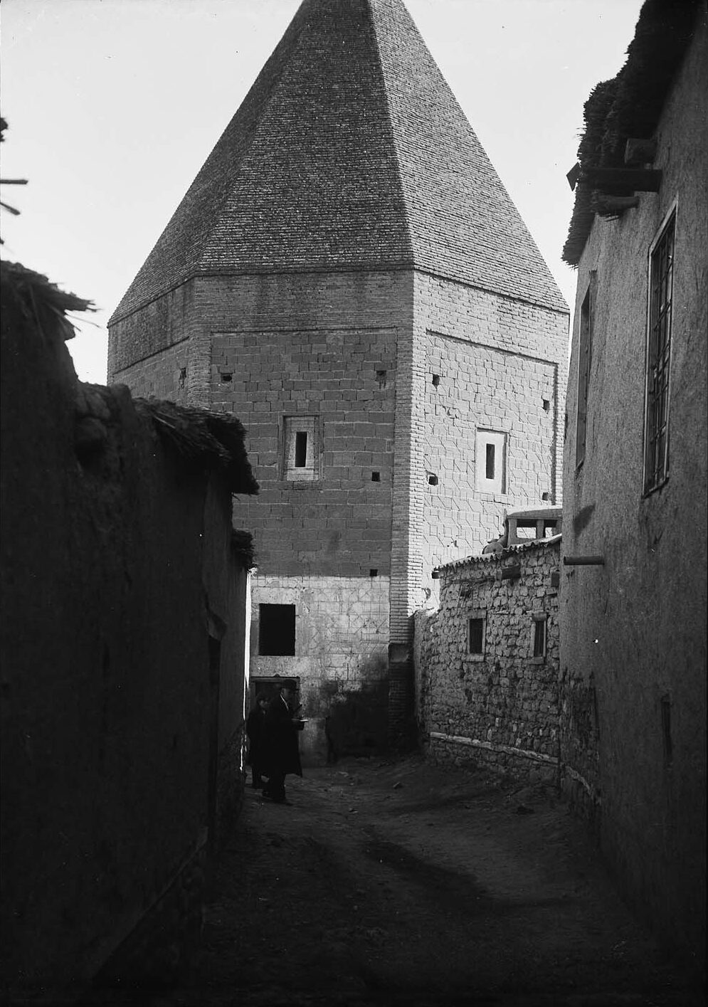 Seyfeddin Karasungur Türbesi