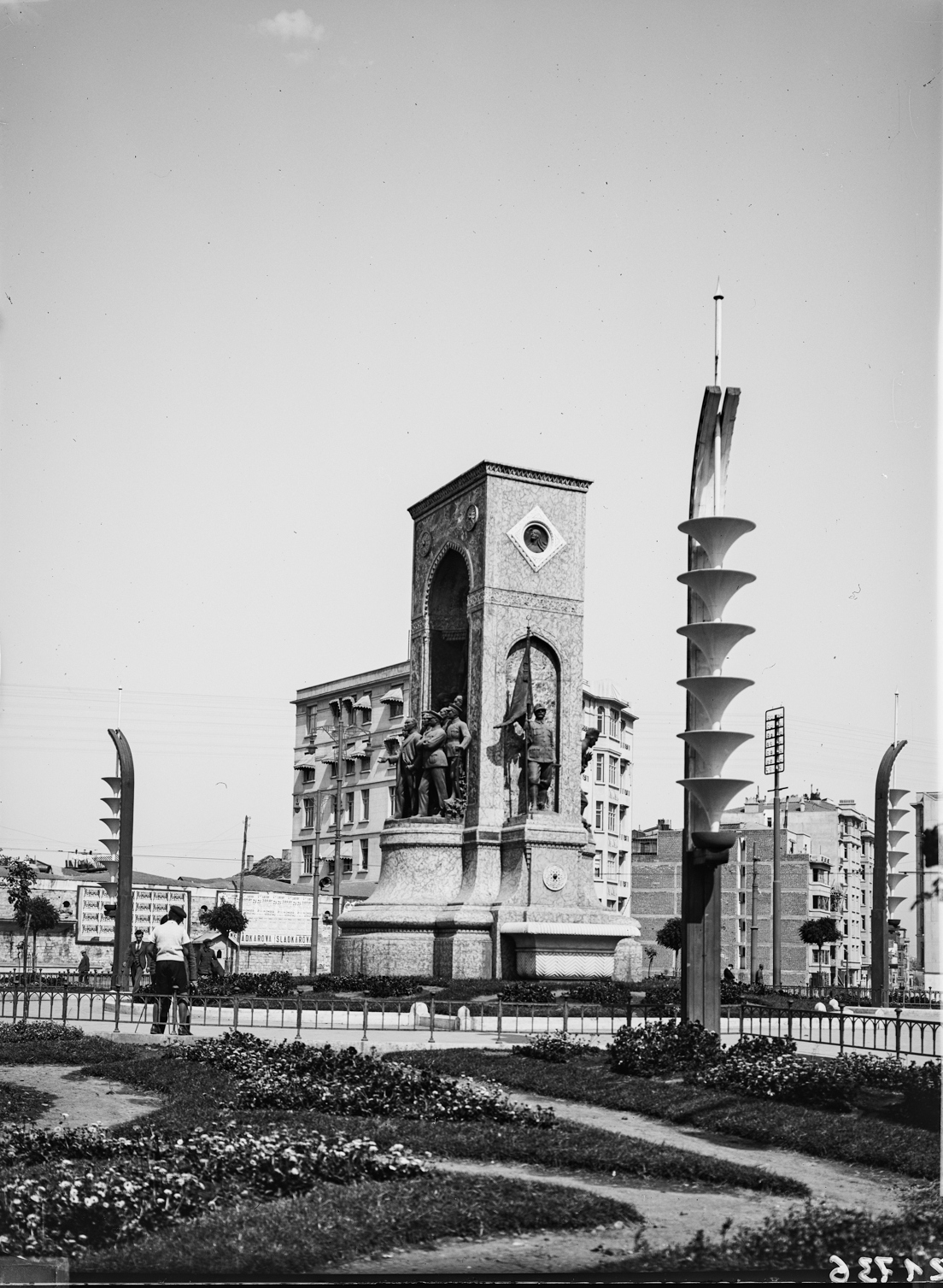 Taksim Cumhuriyet Anıtı