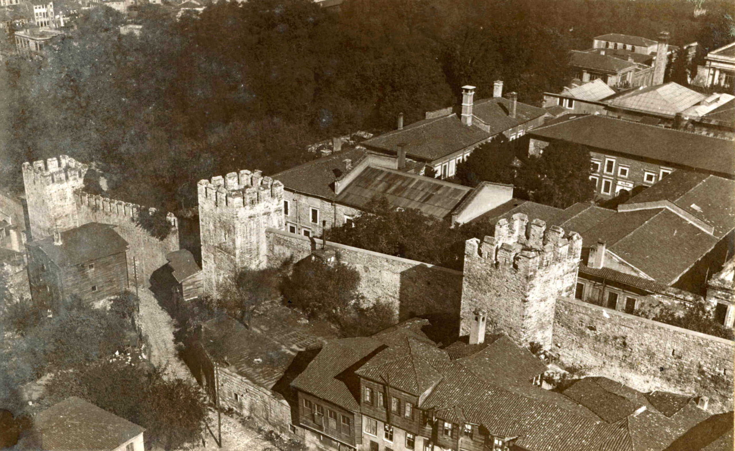 Ayasofya Minaresinden Soğukçeşme Sokak