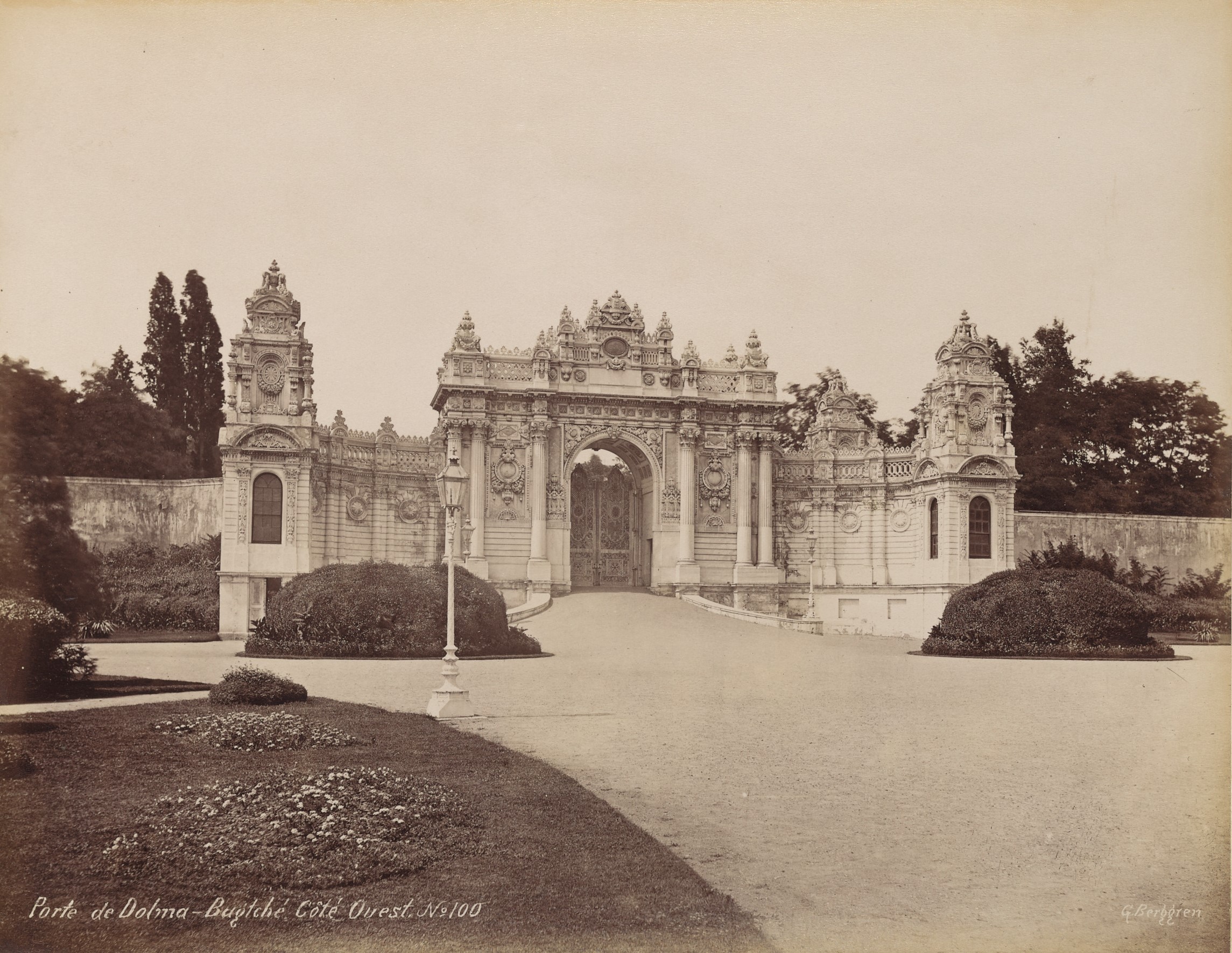 Dolmabahçe Sarayı Merasim Kapısı
