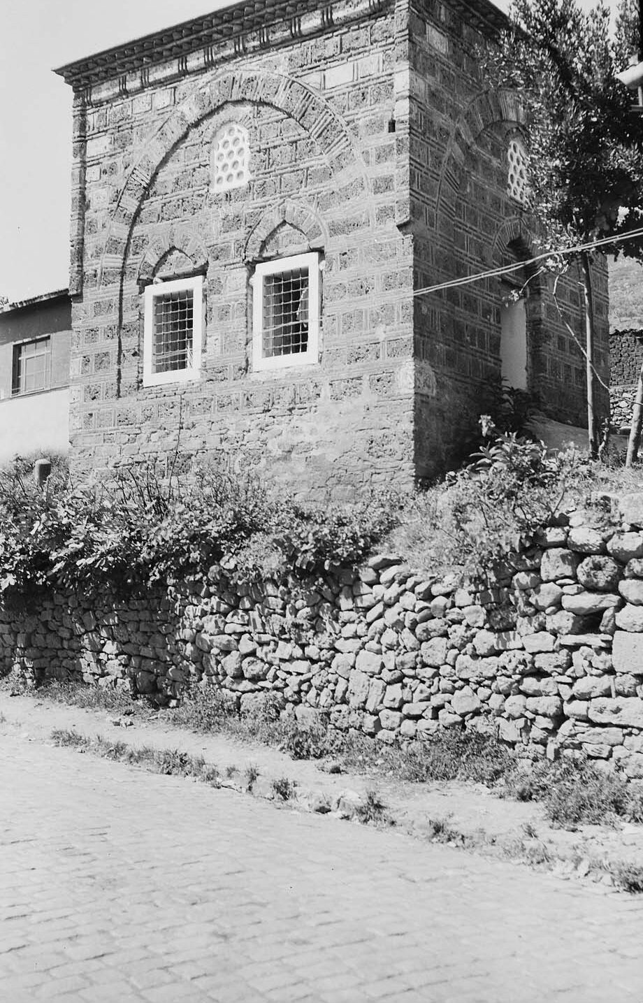 Karıştıran Süleyman Bey Türbesi