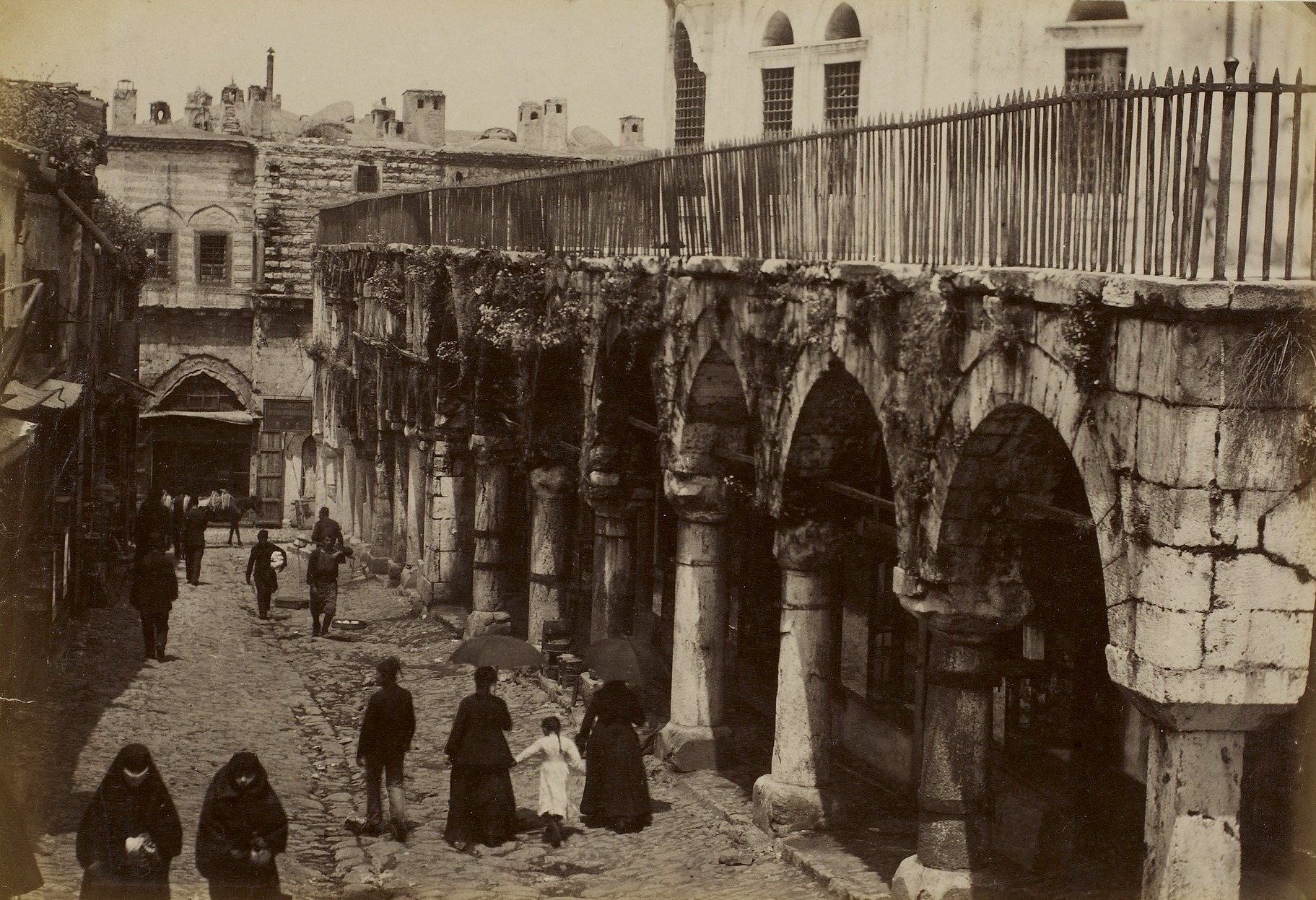 Nuruosmaniye ve Kapalıçarşı Kılıçcılar Kapısı
