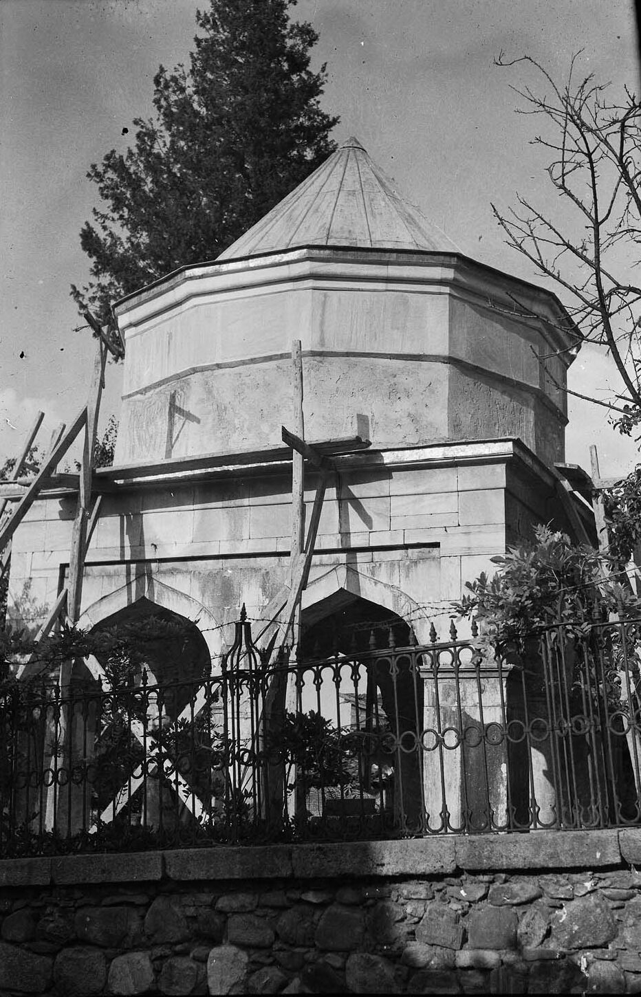 Devlet Hatun Türbesi