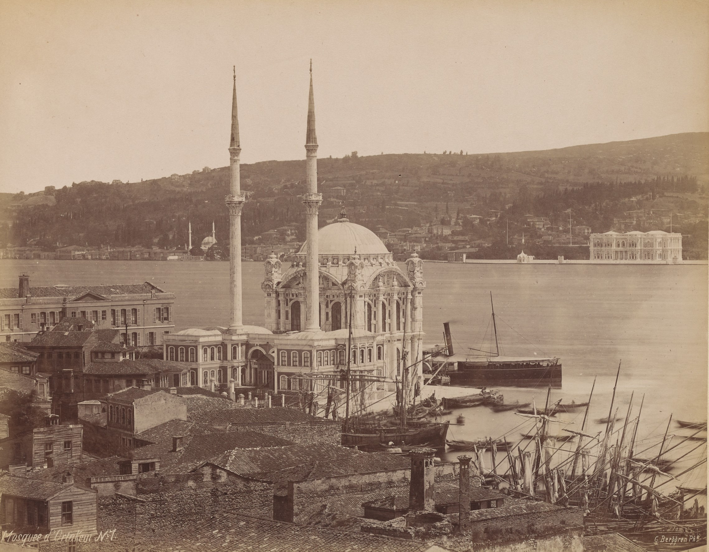 Ortaköy Camii