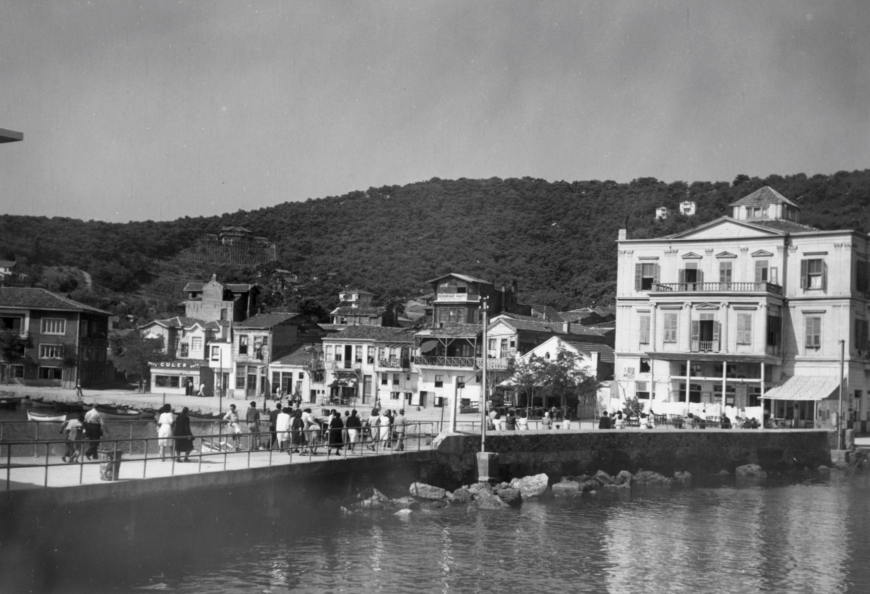 Burgazada İskelesi ve Burgaz Palas