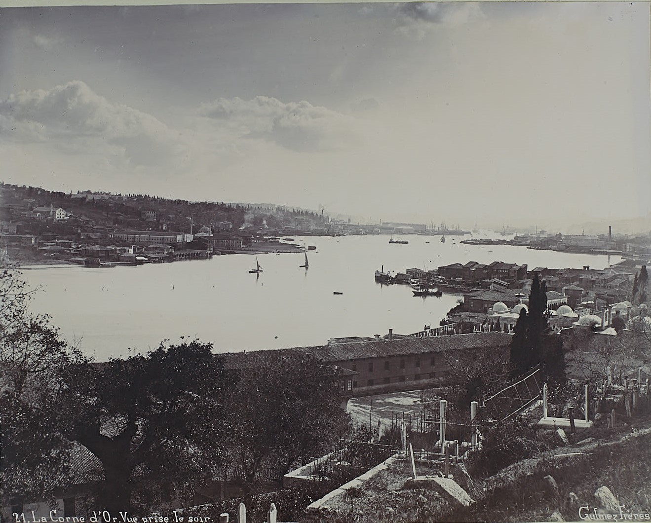 Eyüp Mezarlığı’ndan Haliç