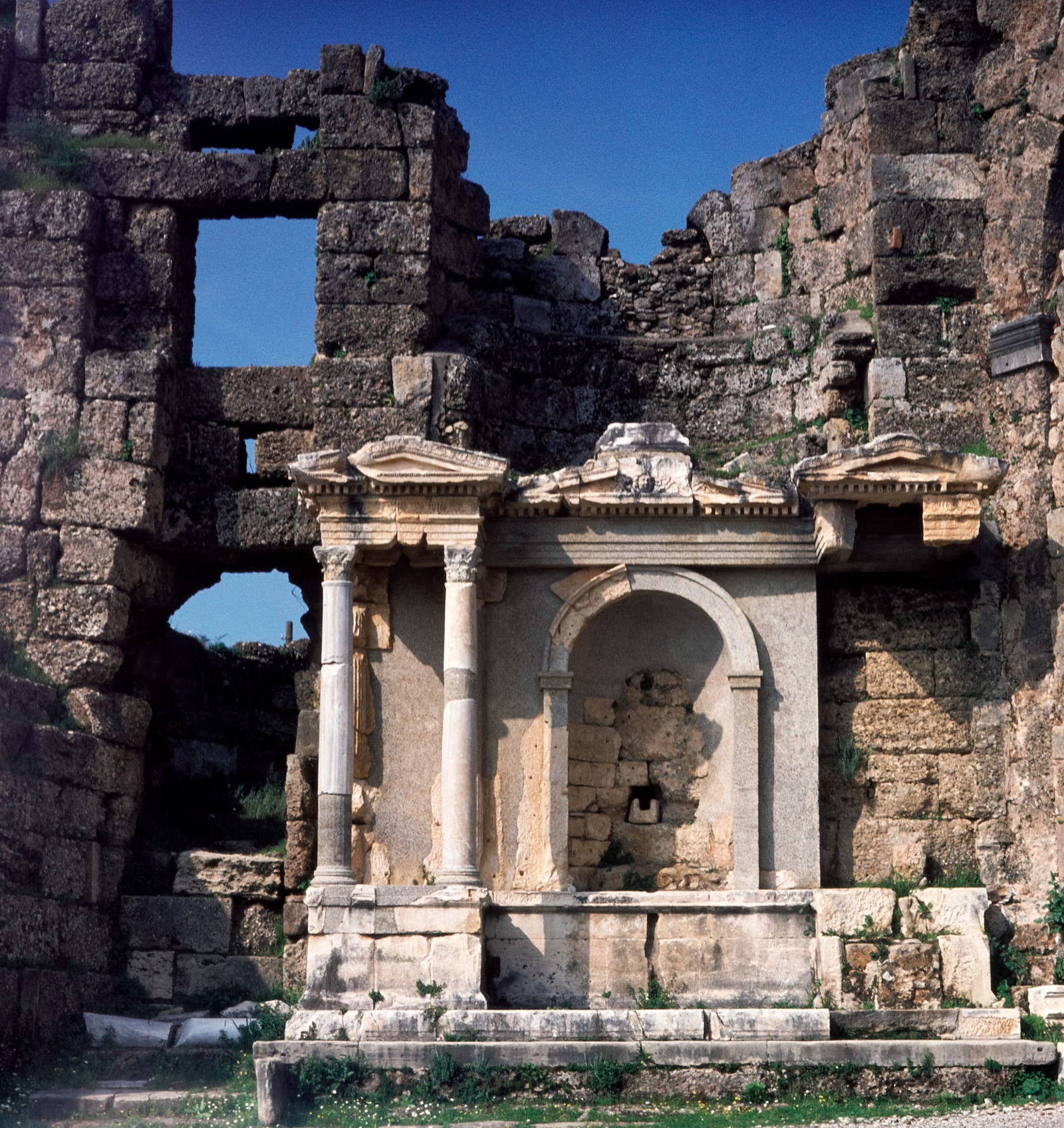 Vespasianus Anıtı