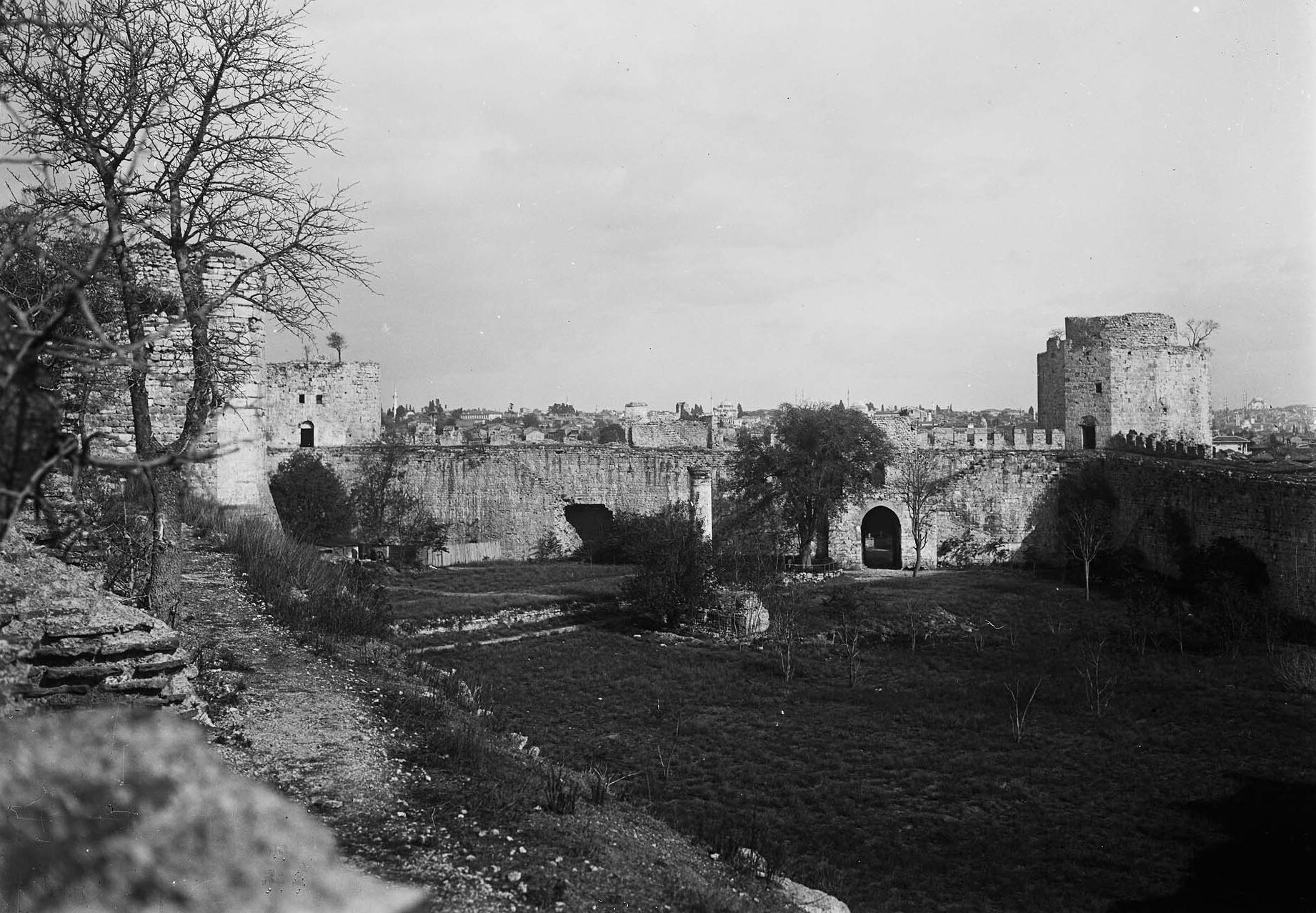 Yedikule Hisarı İç Avlusu ve Kapısı