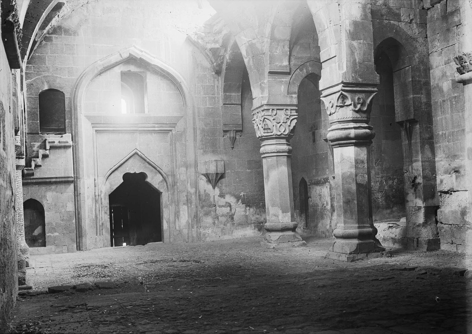 Divriği Ulu Cami Ve Darüşşifası İçinden Görünüm