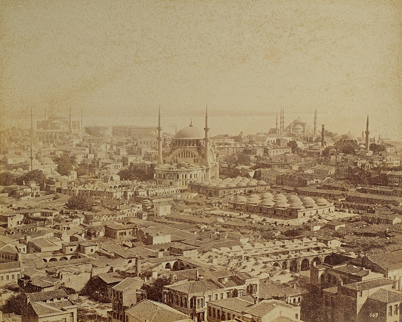 Beyazıt Kulesi’nden Nuruosmaniye Camii Yönü