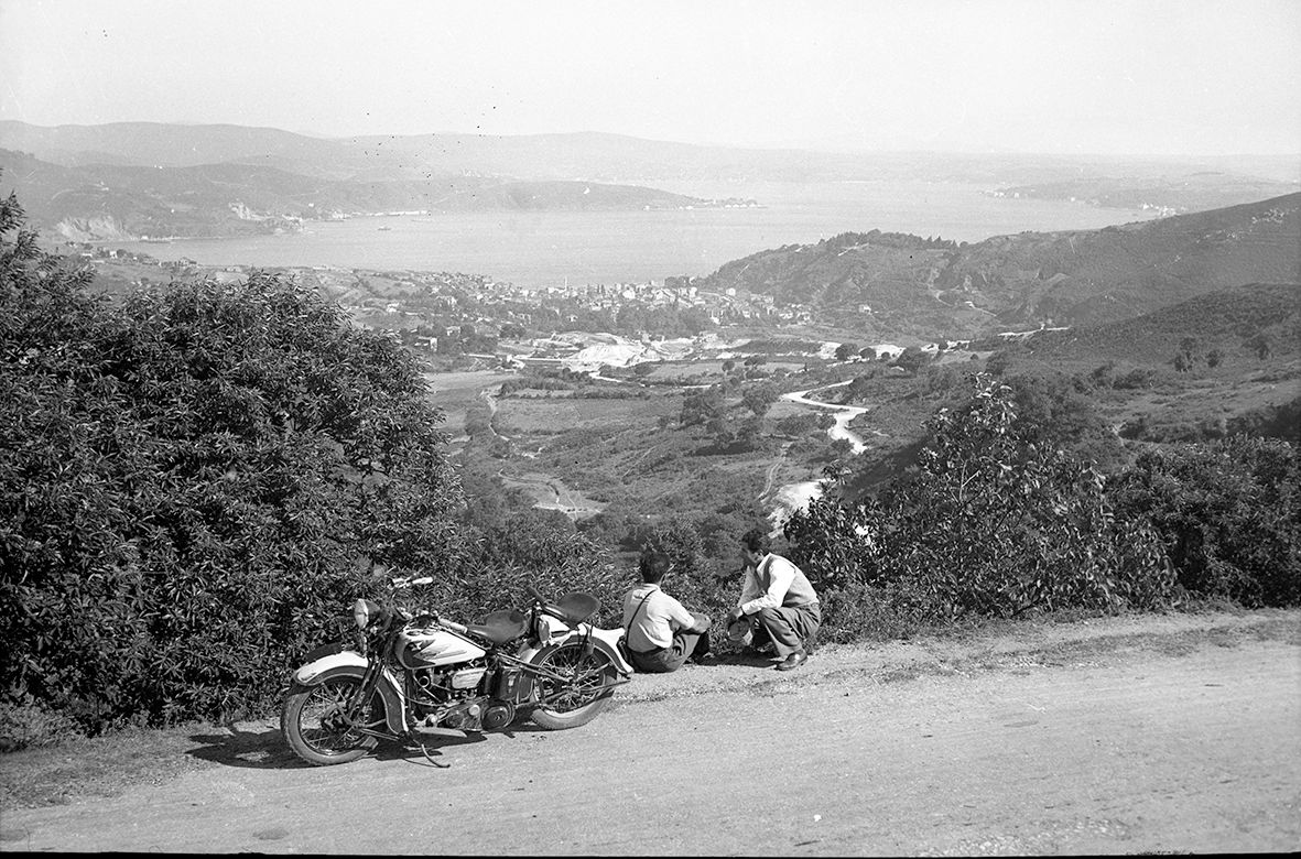 Kilyos Caddesinden Sarıyer ve Boğaz Manzarası