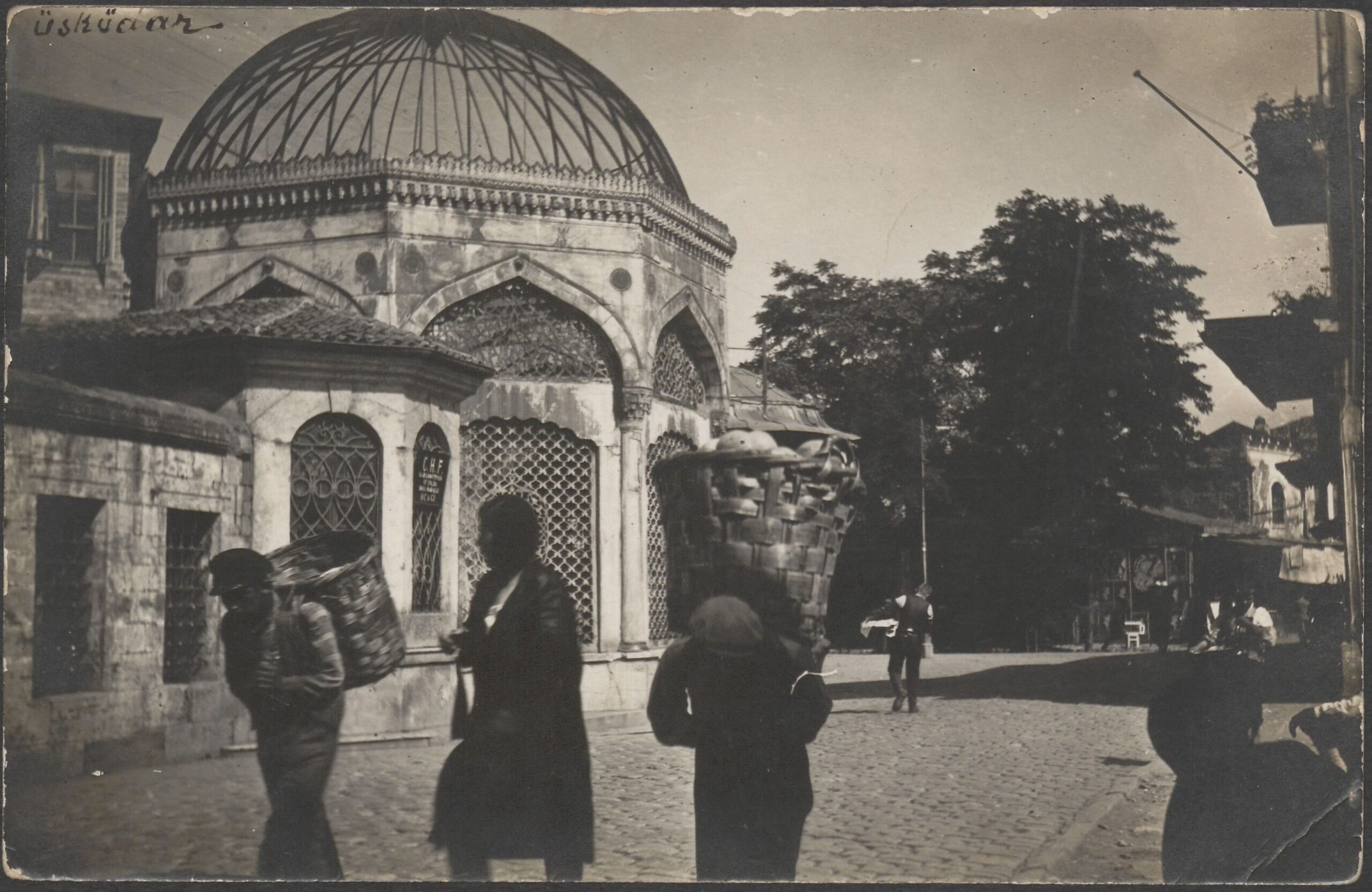 Gülnuş Emetullah Valide Sultan Muvakkithane ve Türbesi