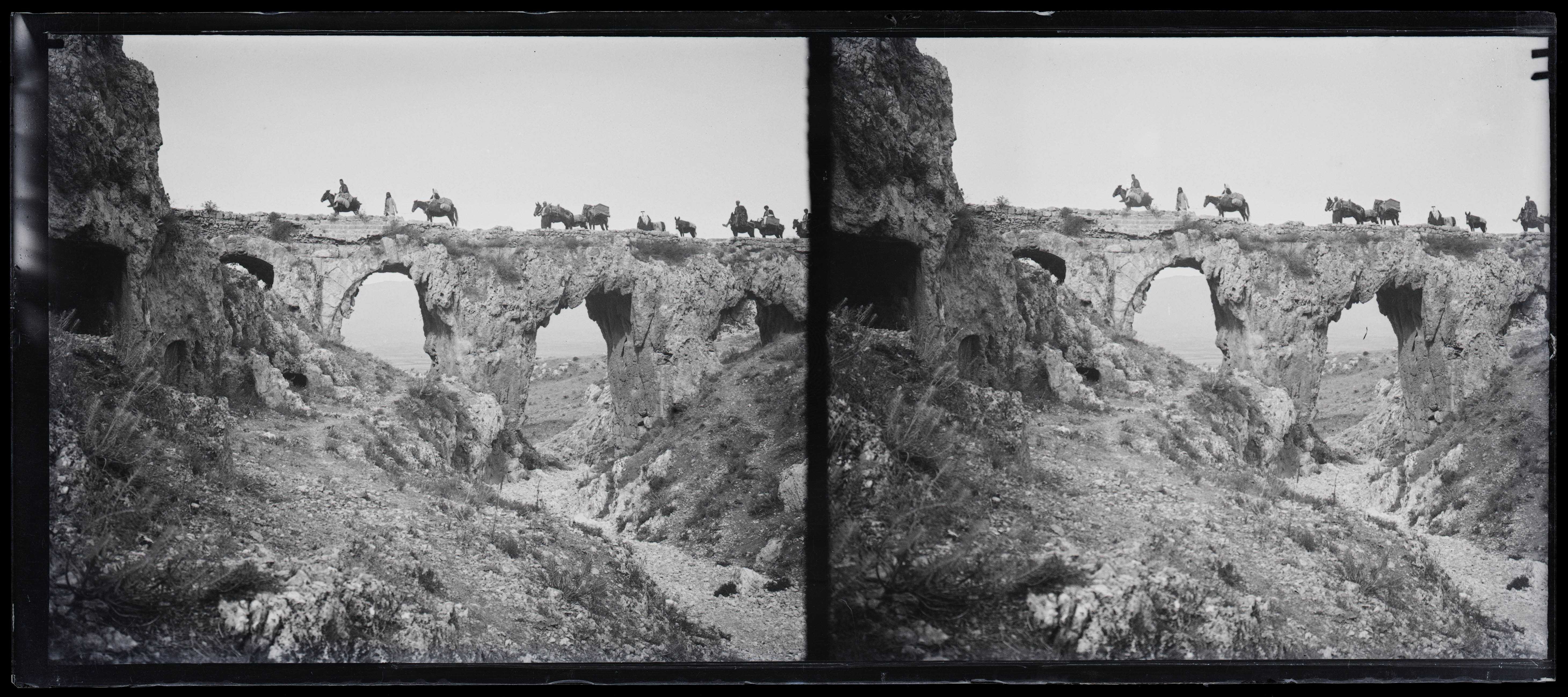 Antakya Trajan Su Kemeri Üzerinde Kervan