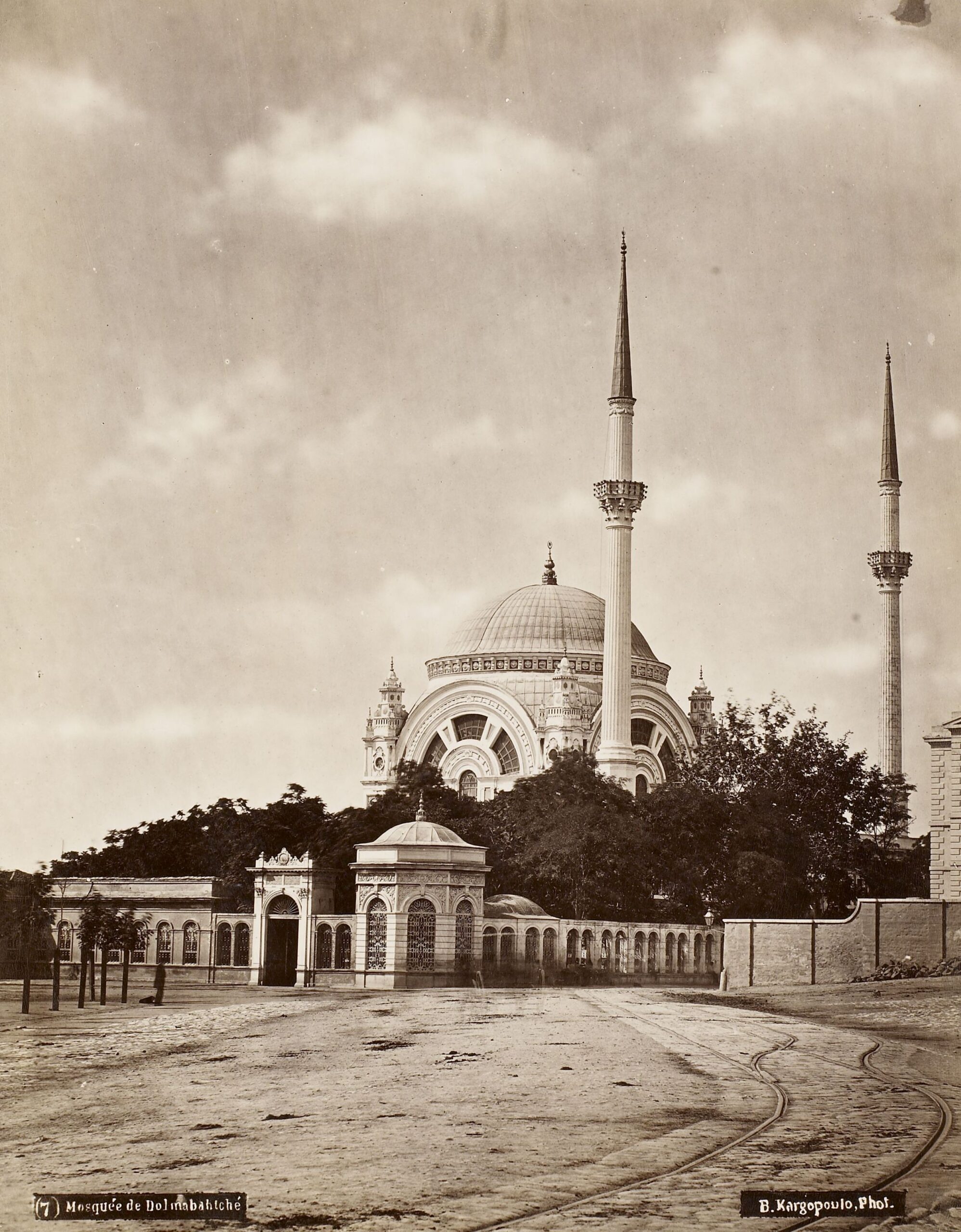 Dolmabahçe Camii ve Muvakkithanesi
