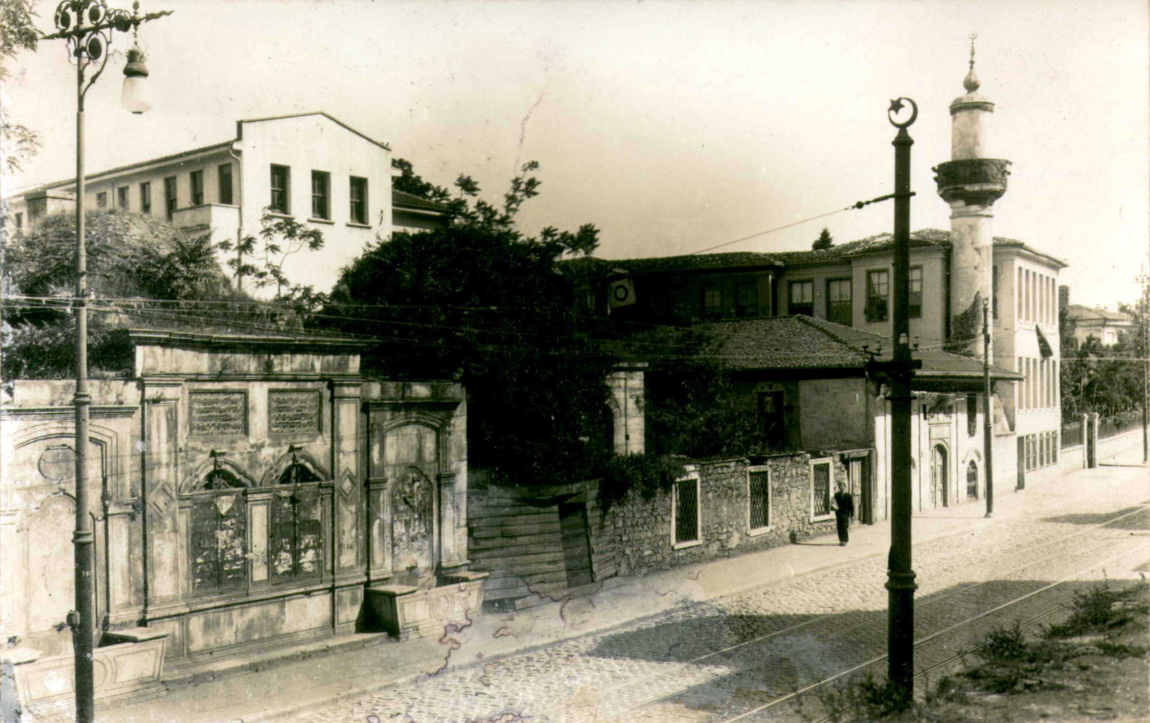 Hatuniye Camii ve Ahmet Paşa Çeşmesi