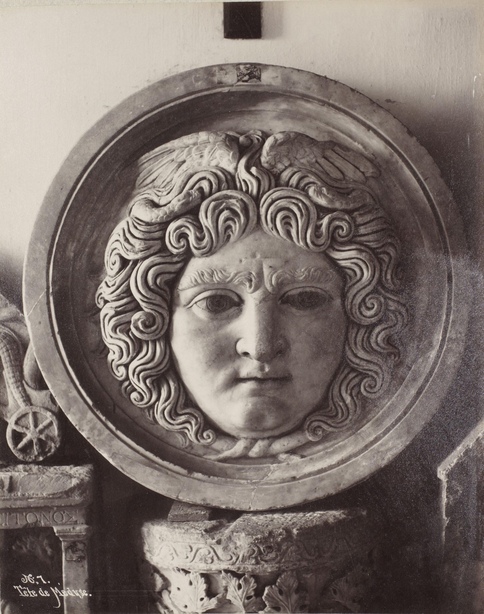 Medusa Başlı Madalyon