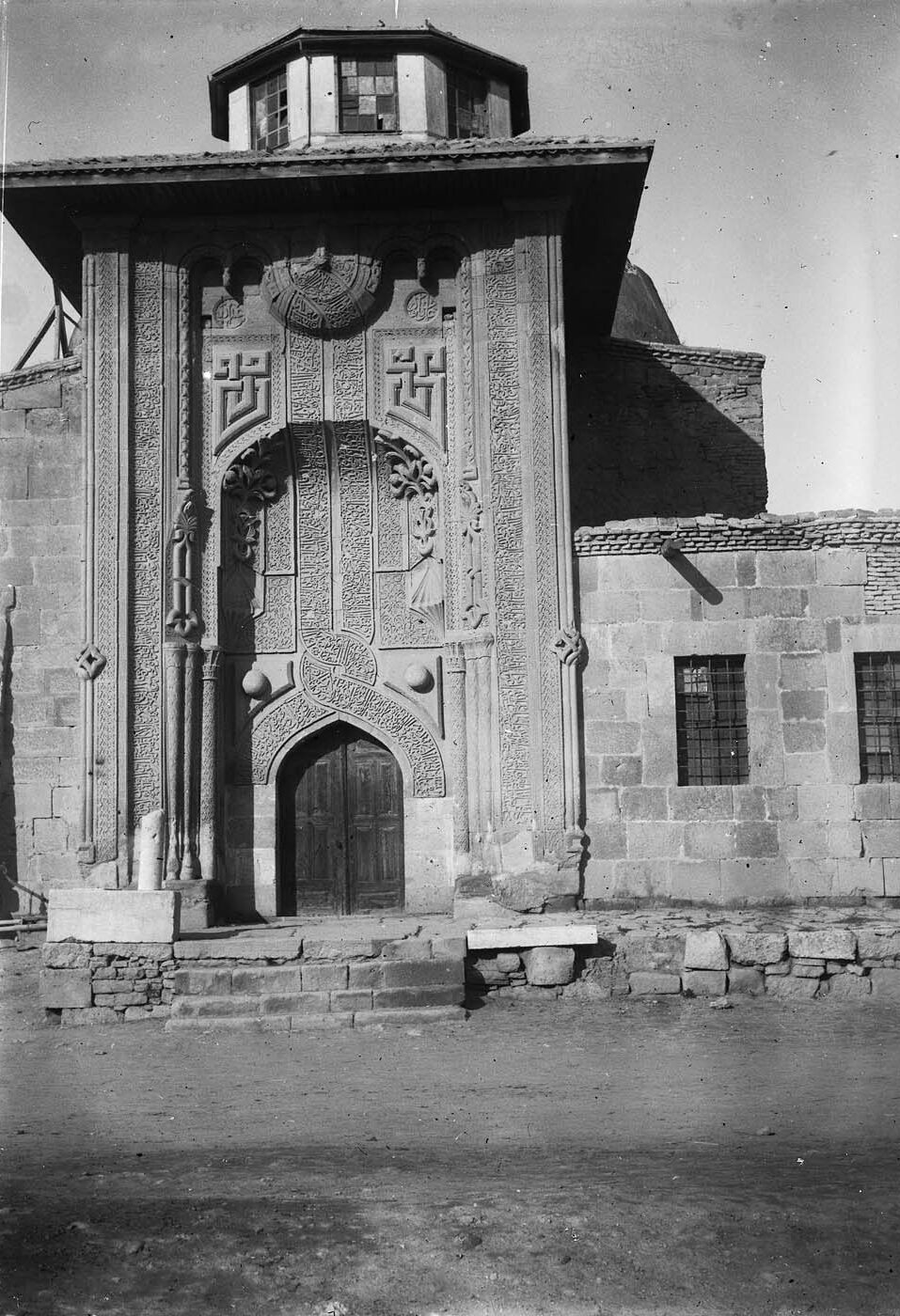 İnce Minareli Medrese Taç Kapısı