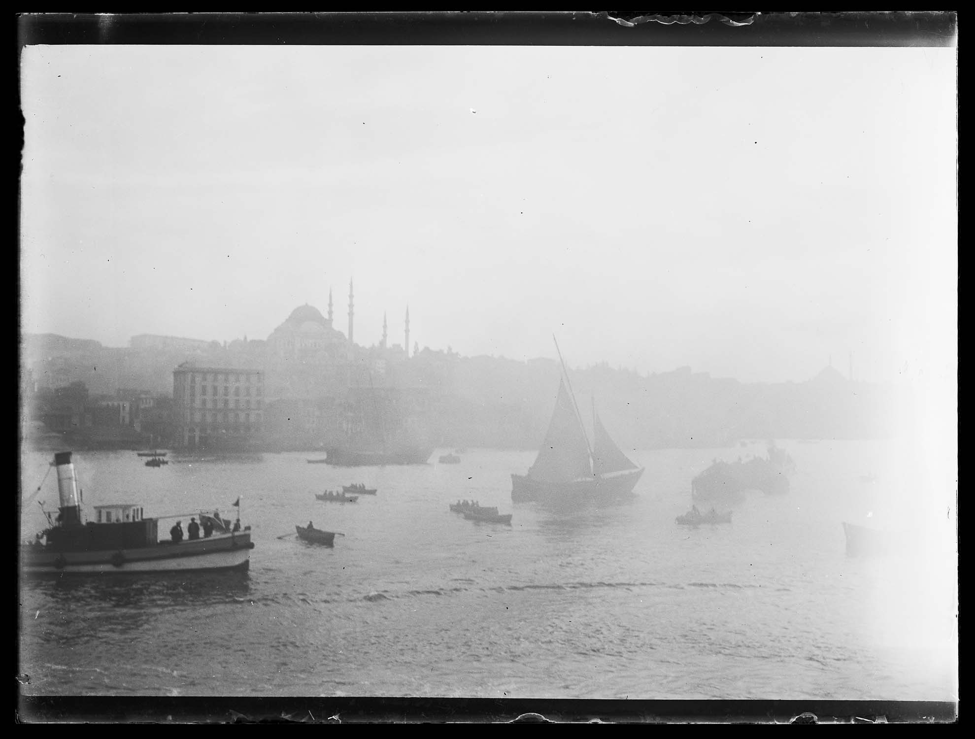 Sisli Bir Günde Haliç