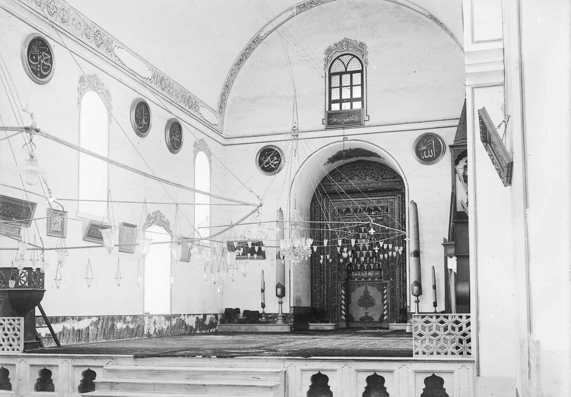 Hüdavendigar Camii İçinden Görünüm