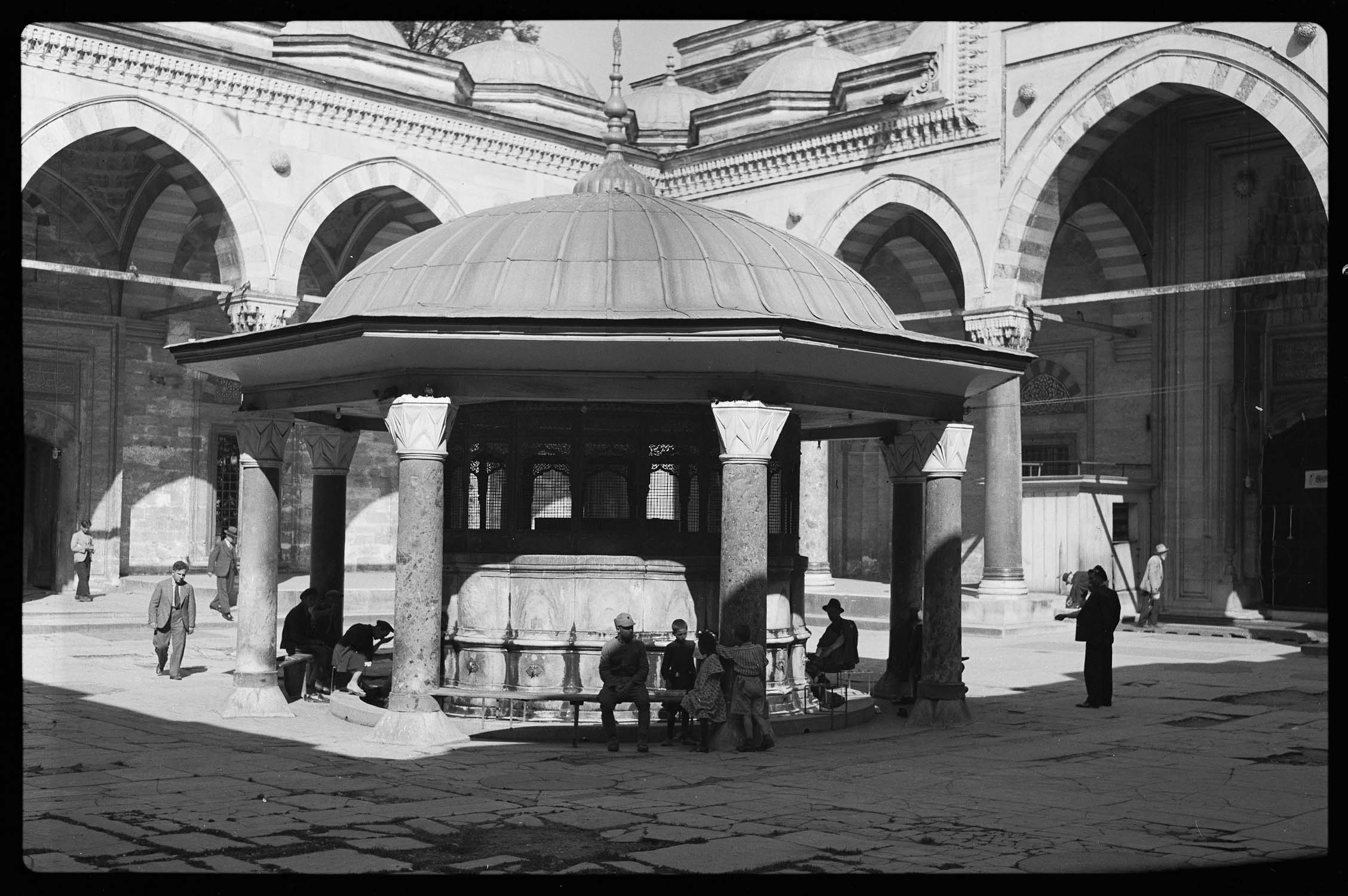 Beyazit Camii Şadırvanı