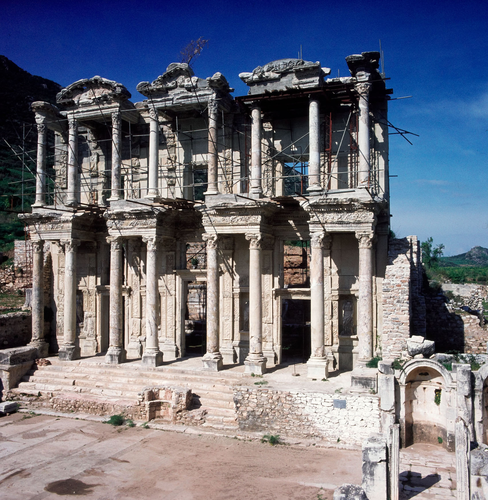 Efes Celsus Kütüphanesi