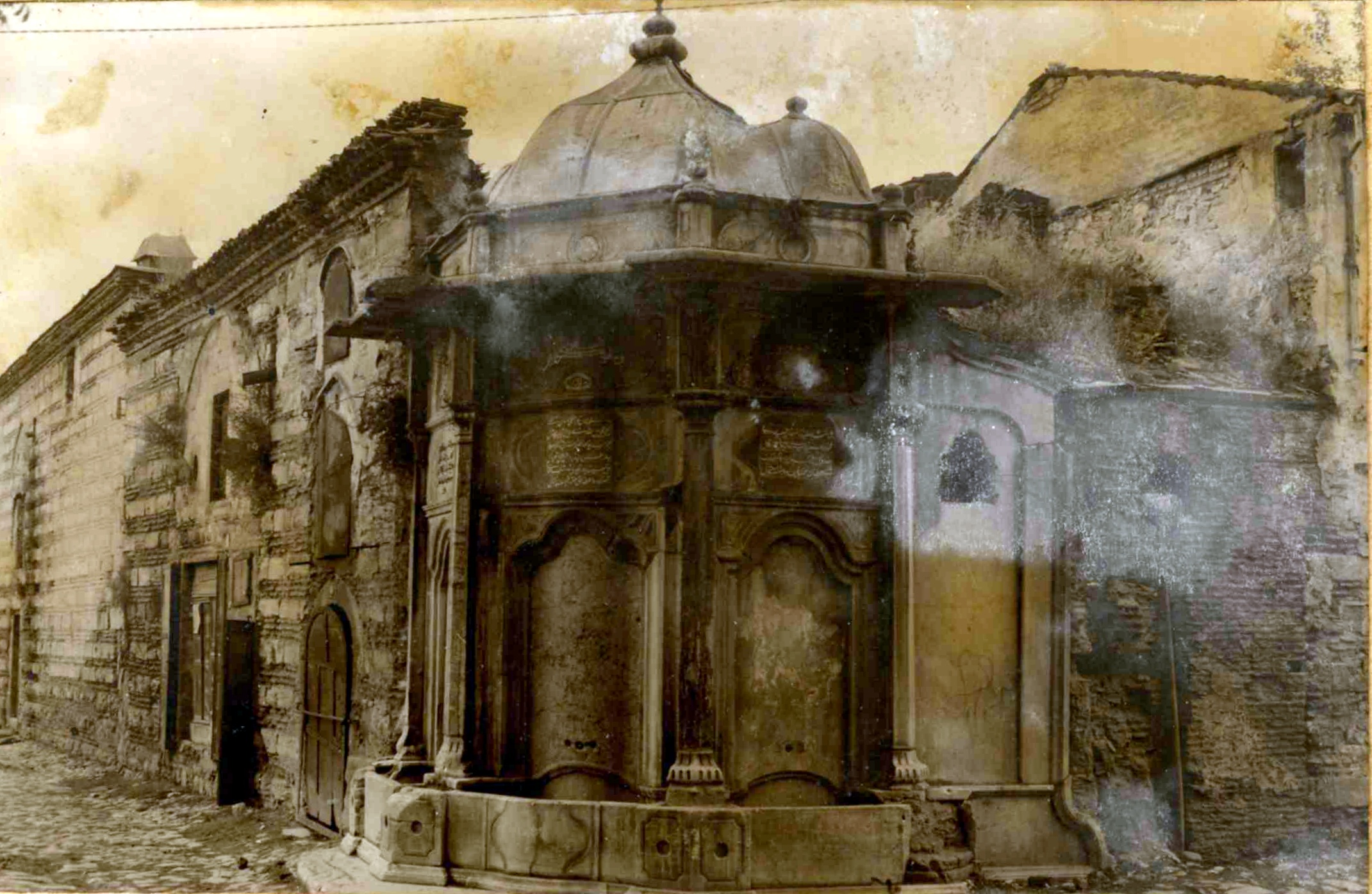 Sineperver Valide Sultan Çeşmesi