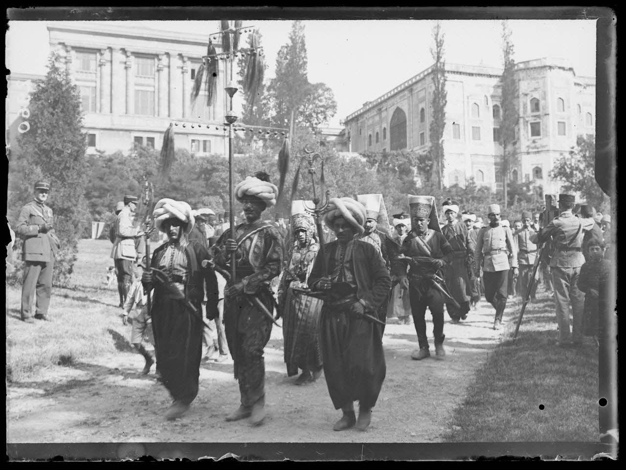 İşgal Kuvvetlerine Gösteri Yapan Mehteran
