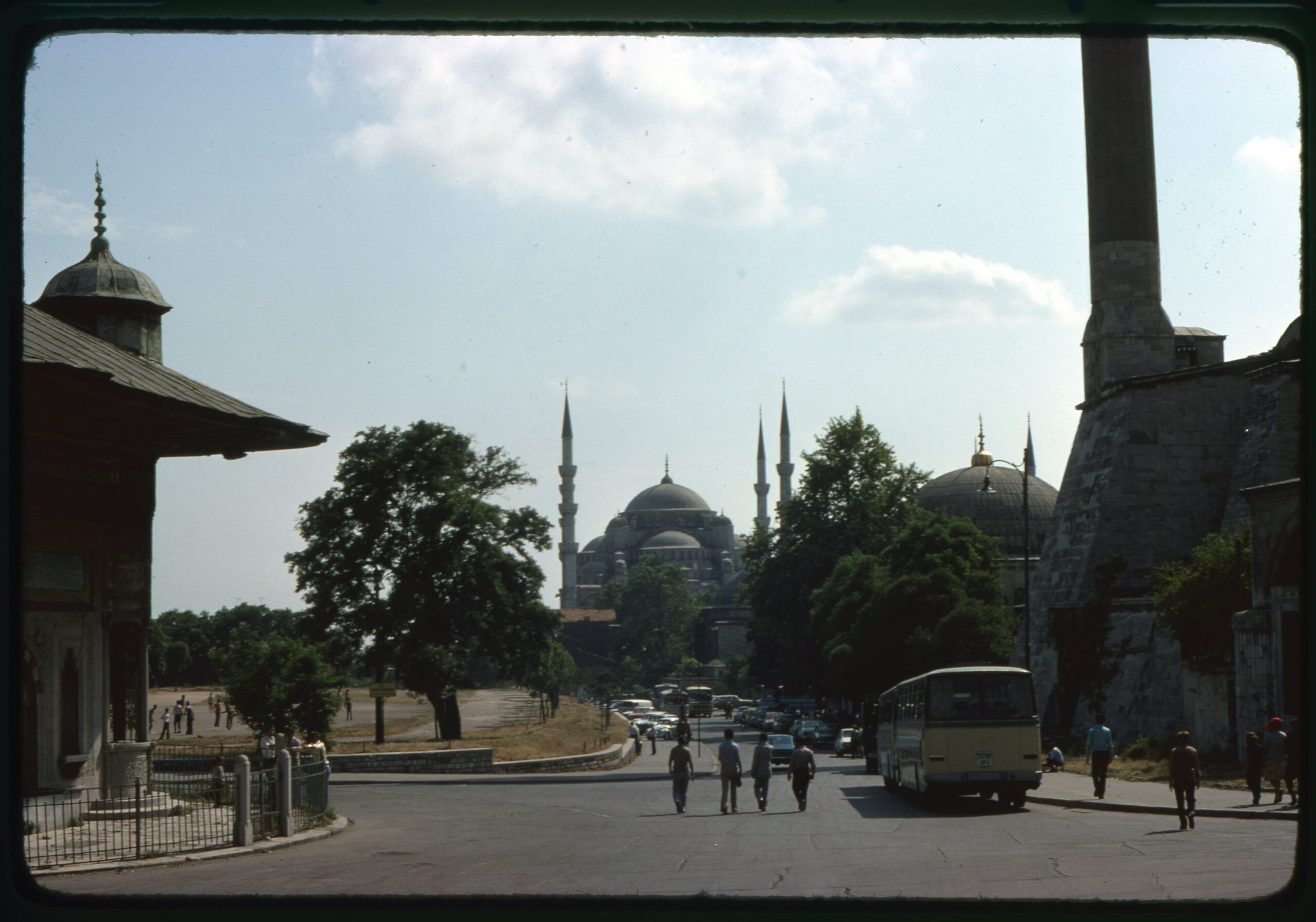 Topkapı Sarayı Girişinden Sultanahmet’e Bakış