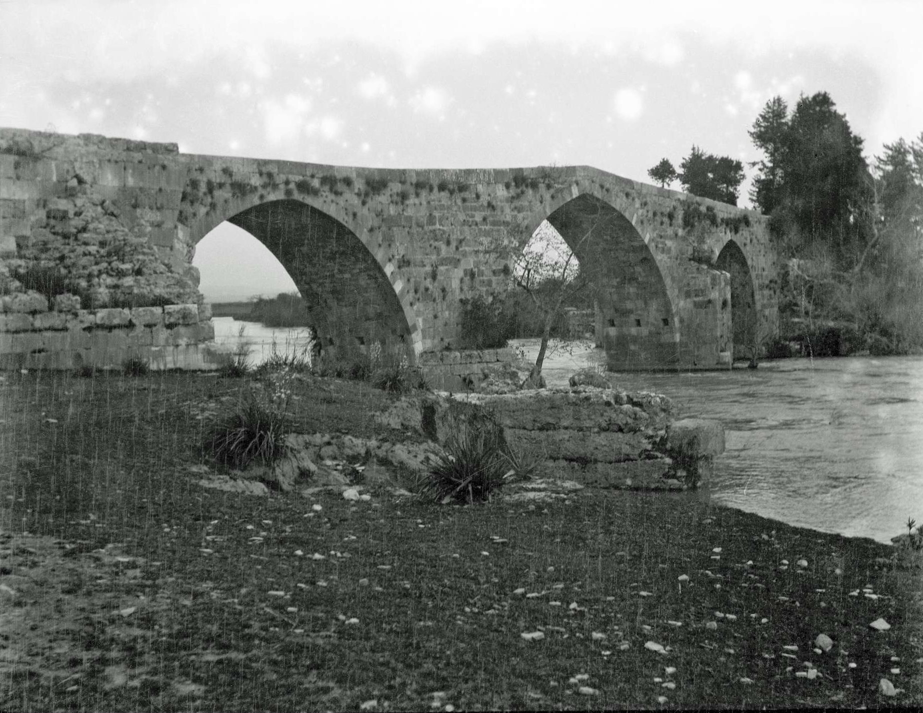 Aspendos Köprüsü