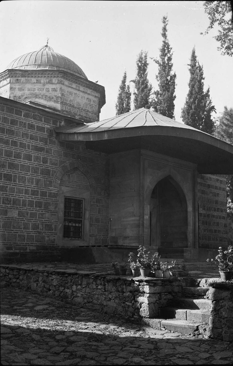 II. Murat Türbesi Girişi