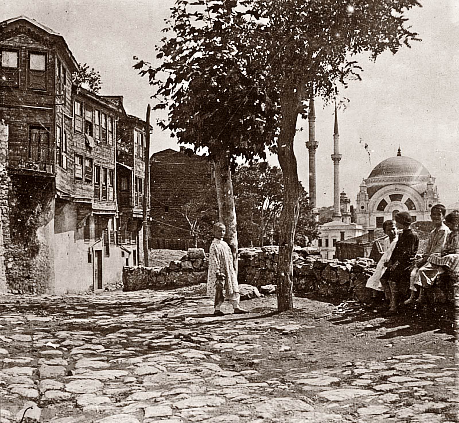 Kabataş Setüstü’nde Çocuklar