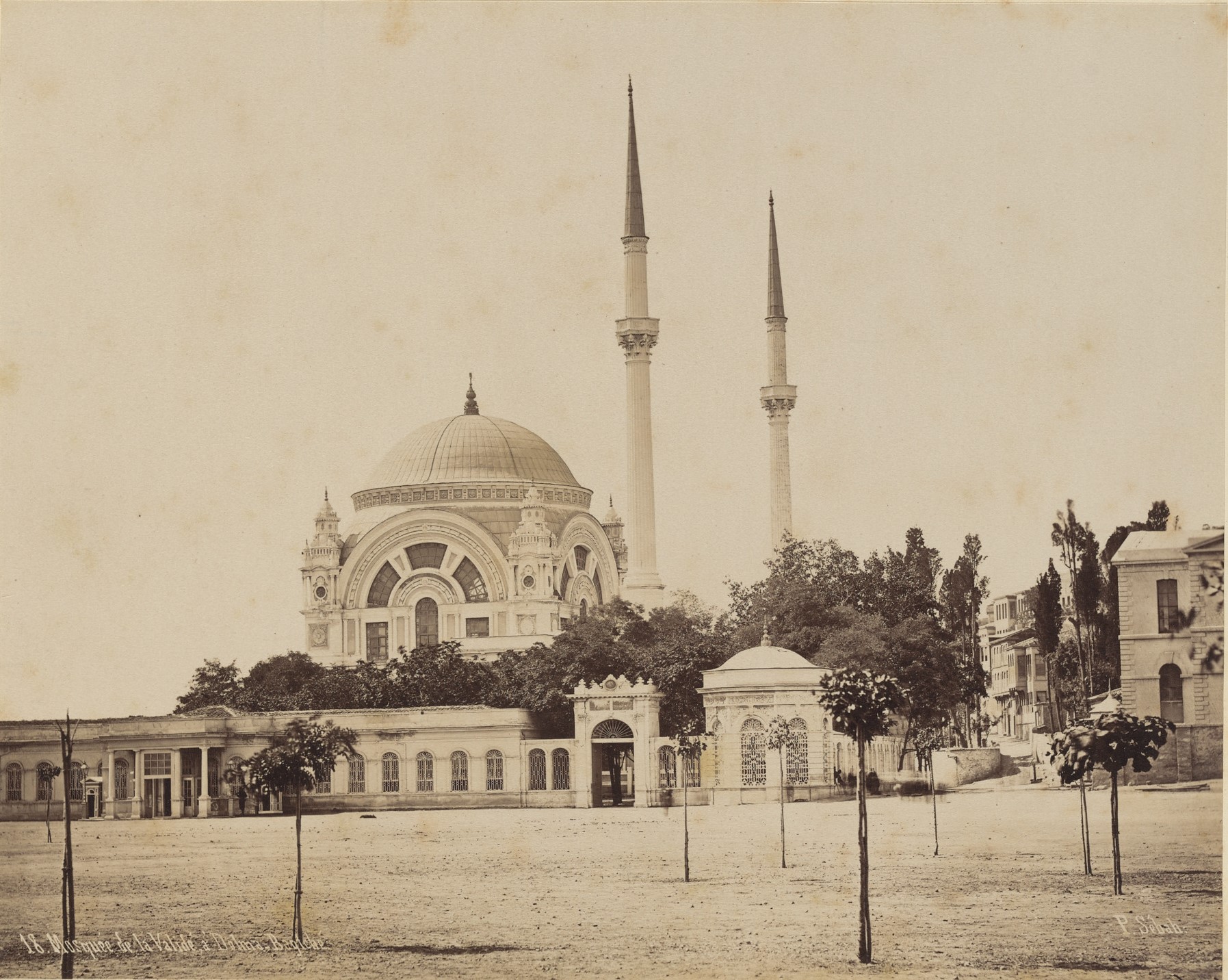 Dolmabahçe Valide Camii