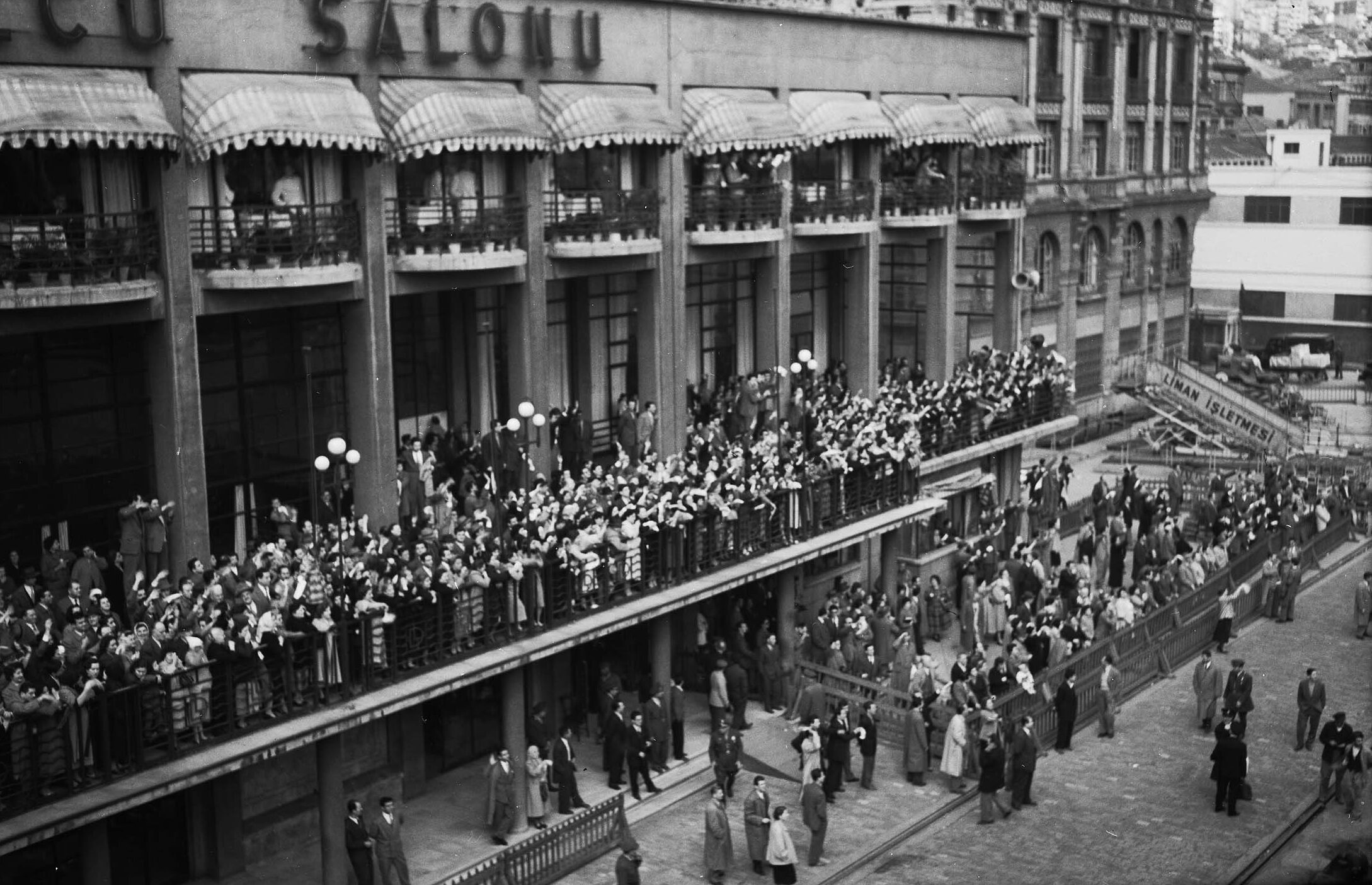 Galata Yolcu Salonu ve Çinili Han
