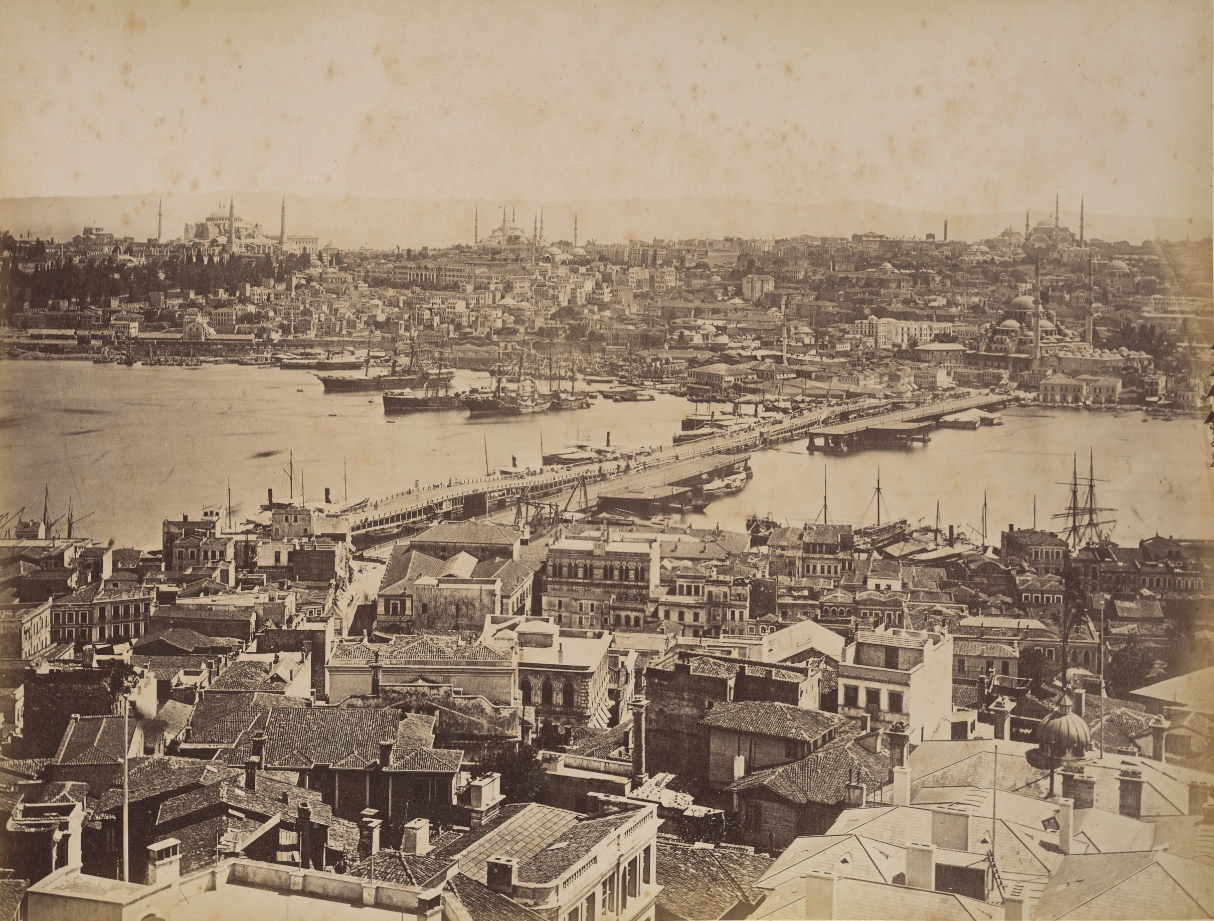 Haliç üzerindeki Galata Köprüsü