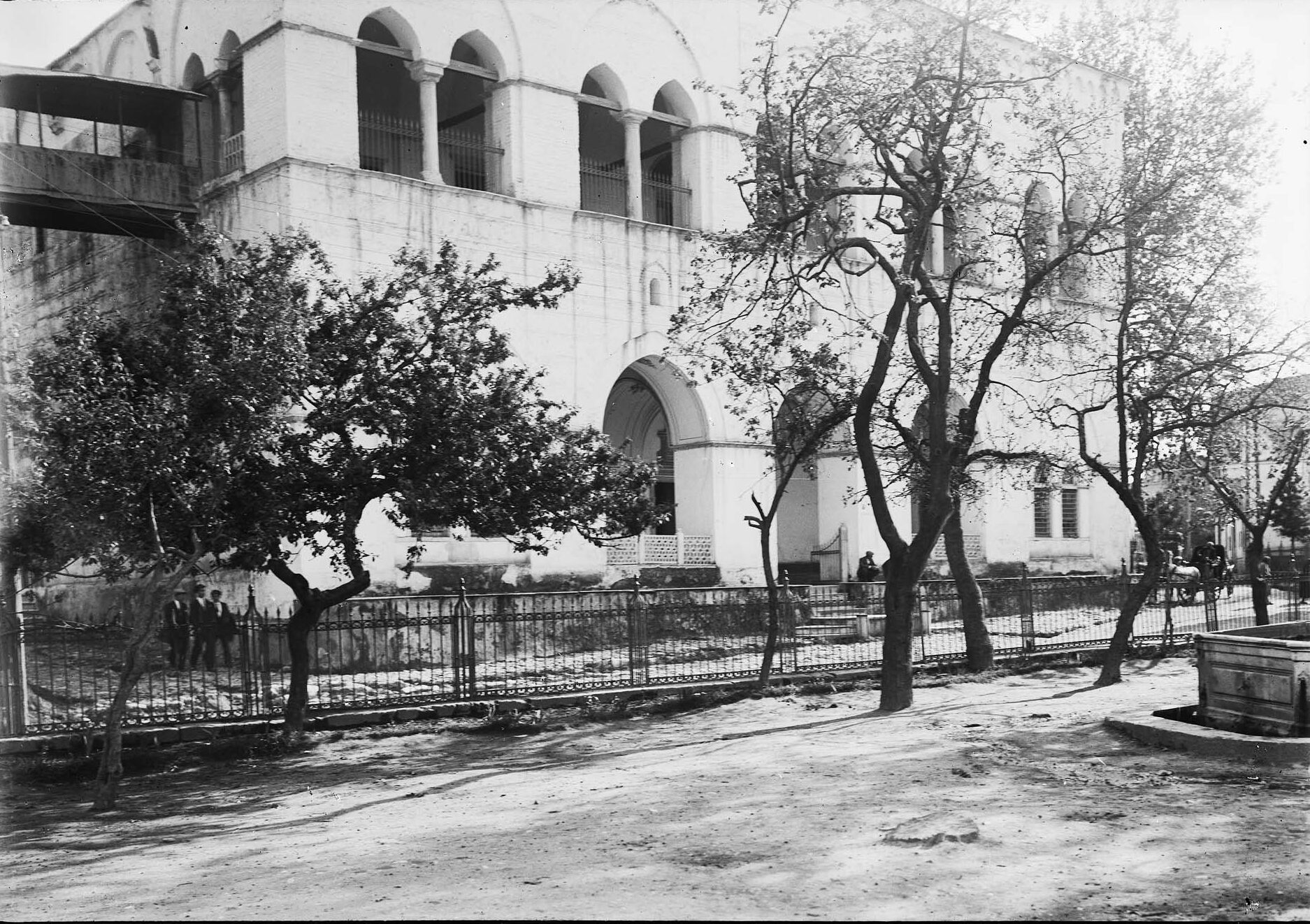 Hüdavendigar Camii Ön Görünümü