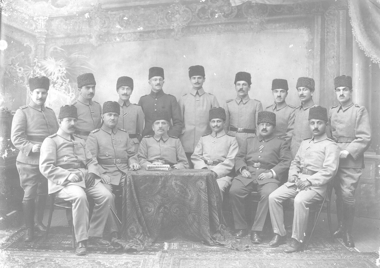 Veteriner Binbaşı Hans Richter ile Çekilmiş Grup Fotoğrafı