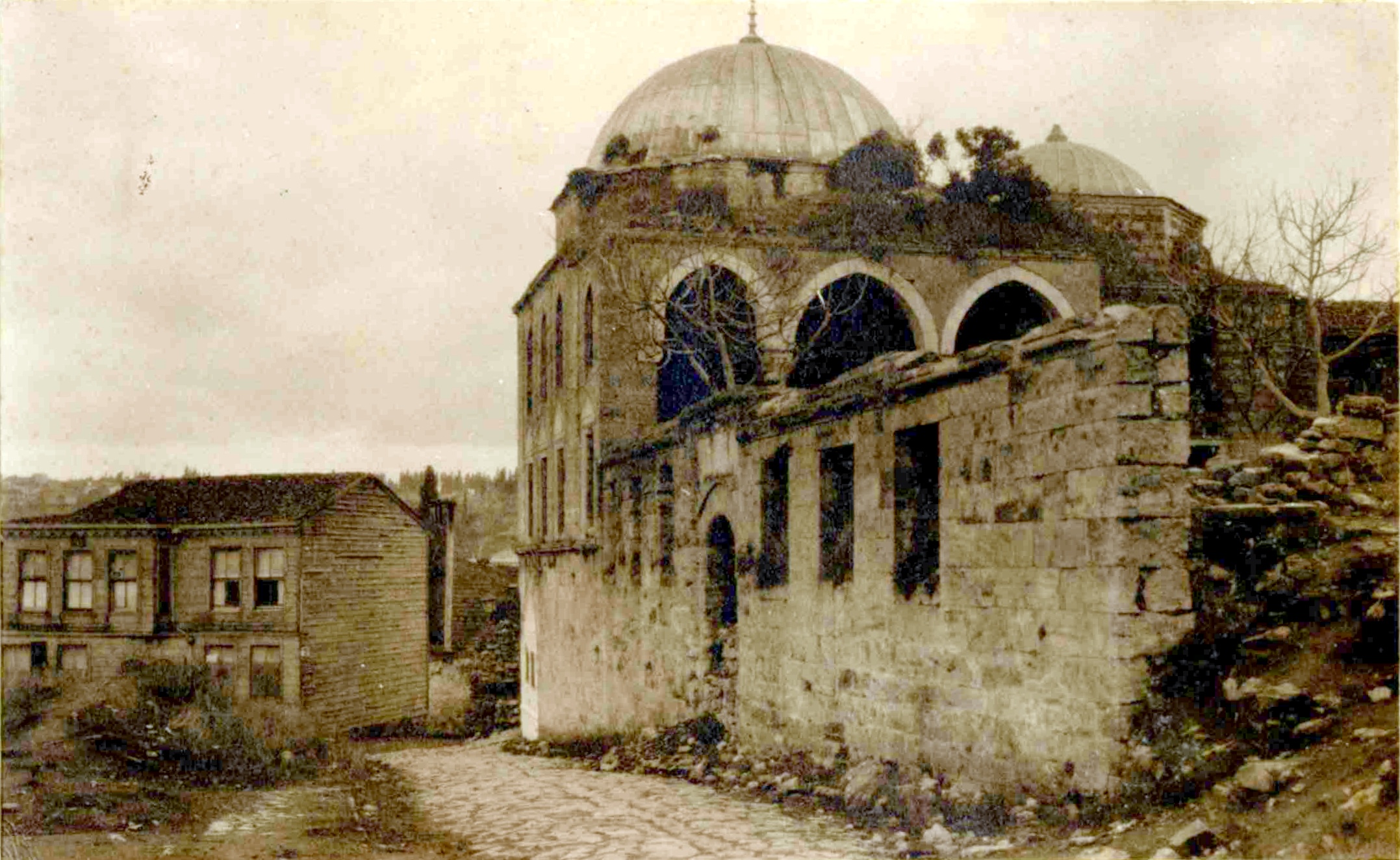 Halil Paşa Türbesi