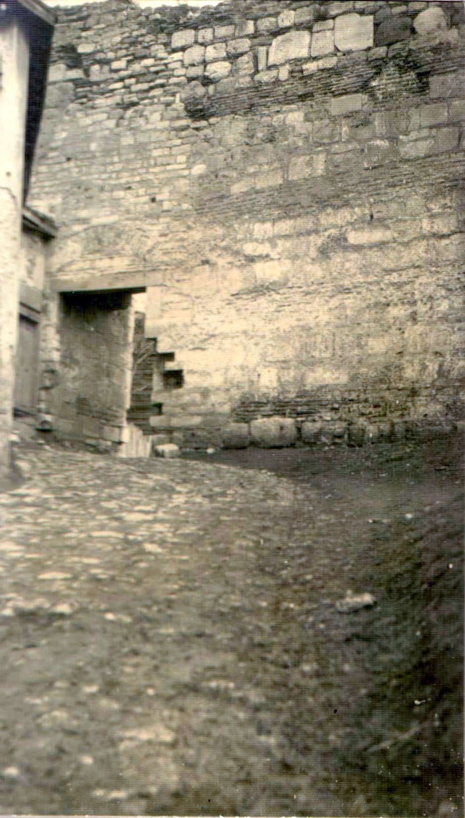 Eğri Kapı